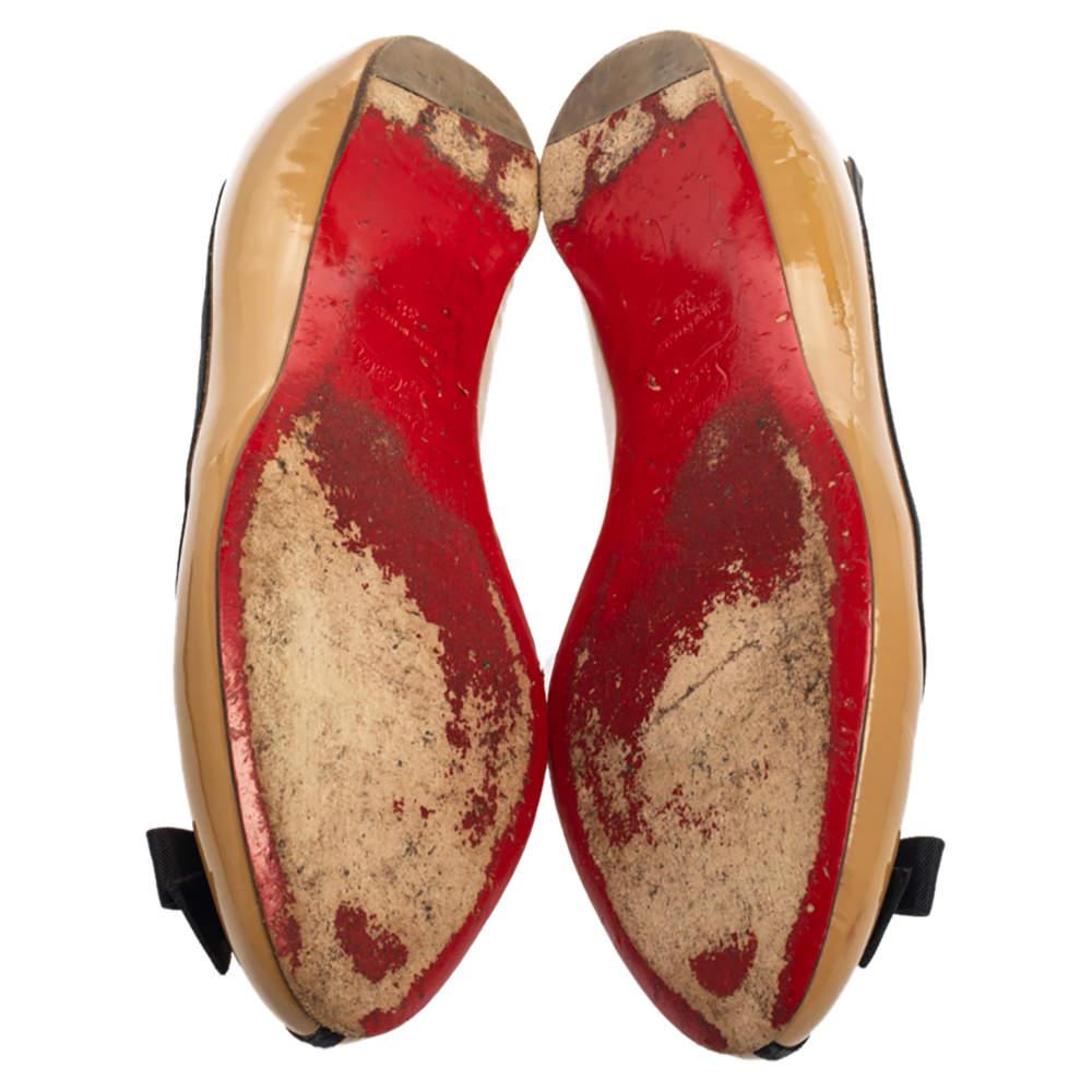 Christian Louboutin Bailarinas de charol beige con lazo Balinodono talla 38 en venta 1