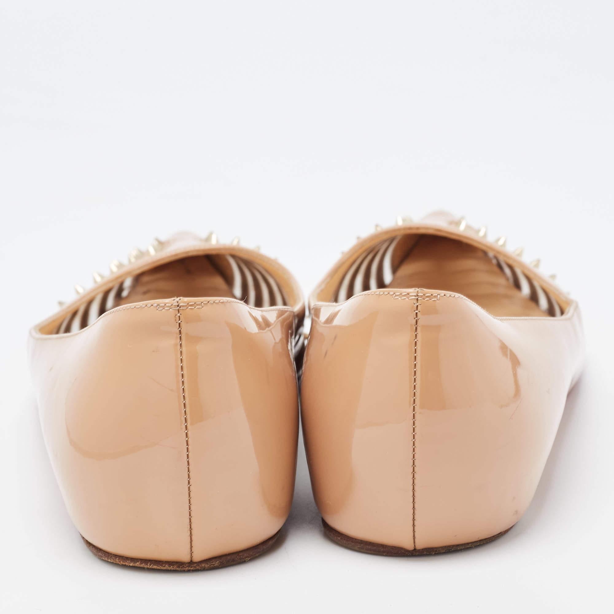 Christian Louboutin Beige Patent Leather Bareta Ballet Flats Size 37.5 In Good Condition For Sale In Dubai, Al Qouz 2