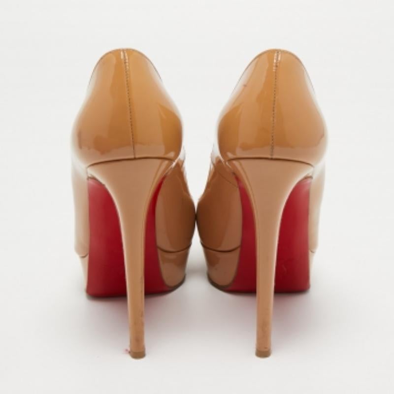 Christian Louboutin Bianca Plateau-Pumps aus Lackleder in Beige, Größe 38 Damen im Angebot