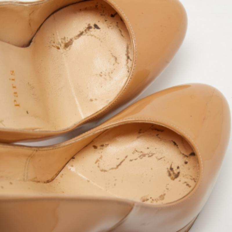 Christian Louboutin Bianca Plateau-Pumps aus Lackleder in Beige, Größe 38 im Angebot 4