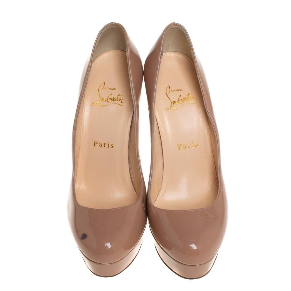 Every shoe collection needs a pair of ageless pumps as edgy as this one from Christian Louboutin. Made from patent leather in a beige hue, these pumps flaunt almond toes leading to an arch that ends on a high note with sleek 13 cm stiletto heels
