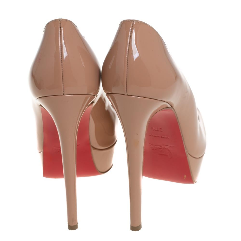 Christian Louboutin Beige Patent Leather Bianca Pumps Size 37.5 In Good Condition For Sale In Dubai, Al Qouz 2