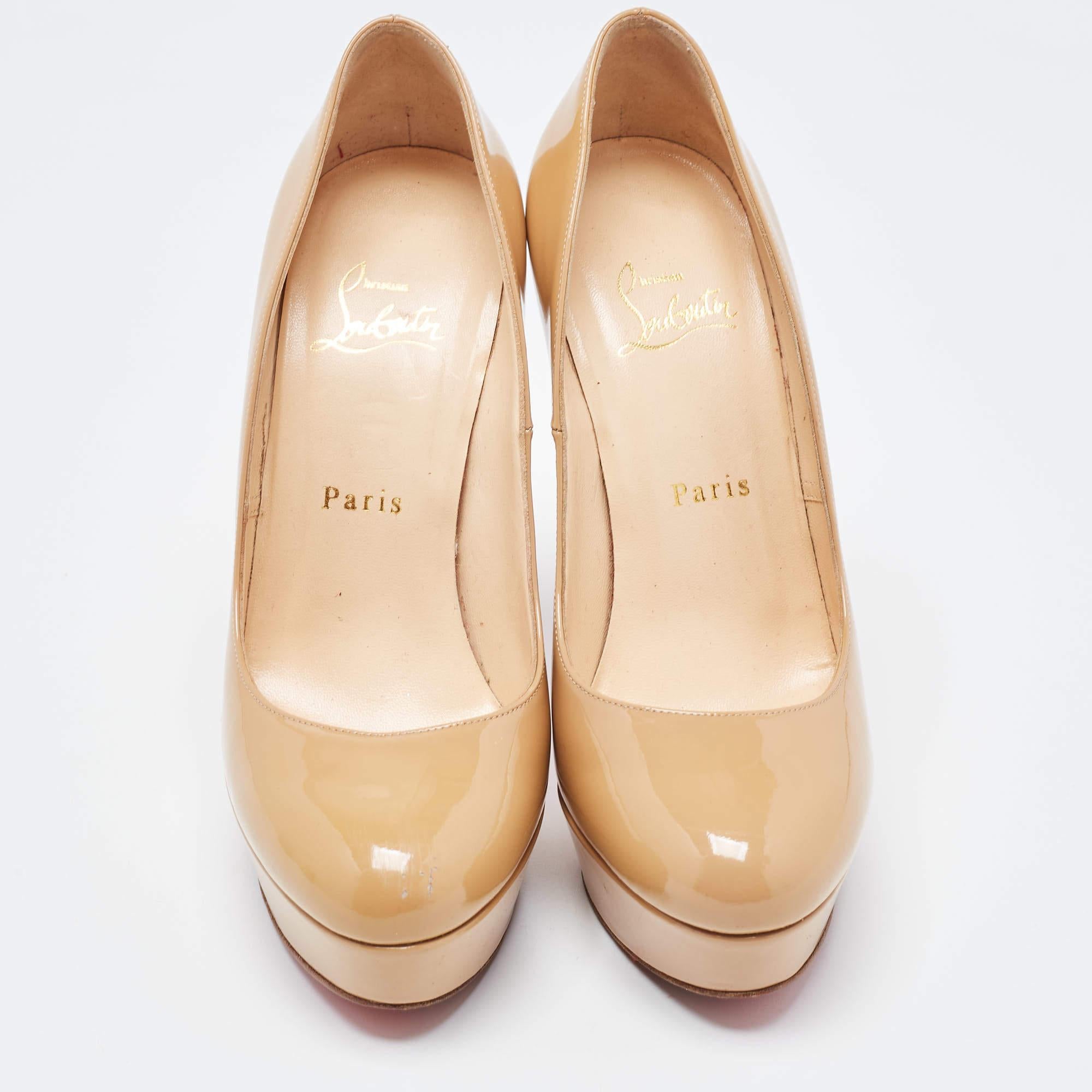 Christian Louboutin Bombas de charol beige Bianca Talla 37.5 en venta 2