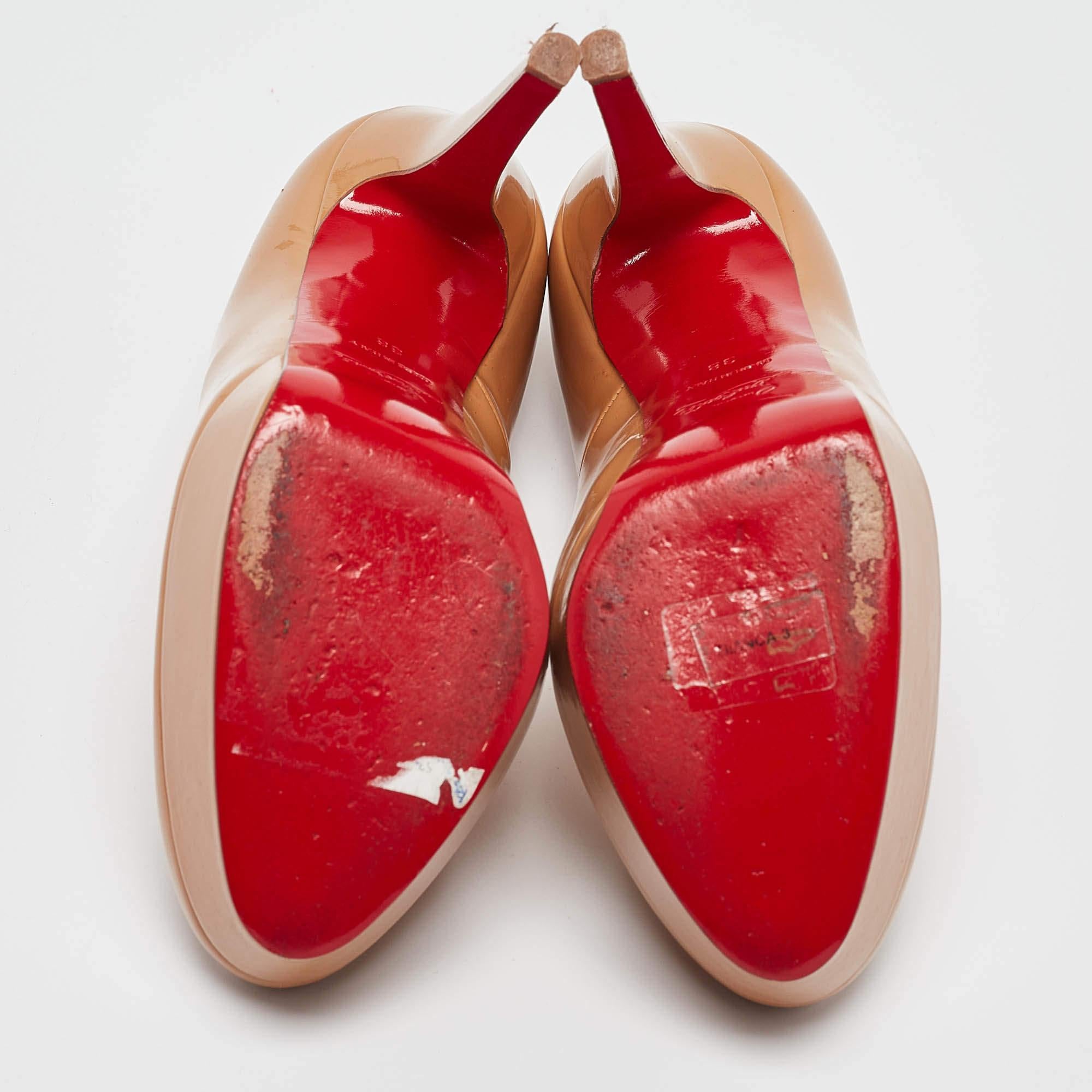 Christian Louboutin Pumps Bianca in pelle verniciata beige misura 38 1