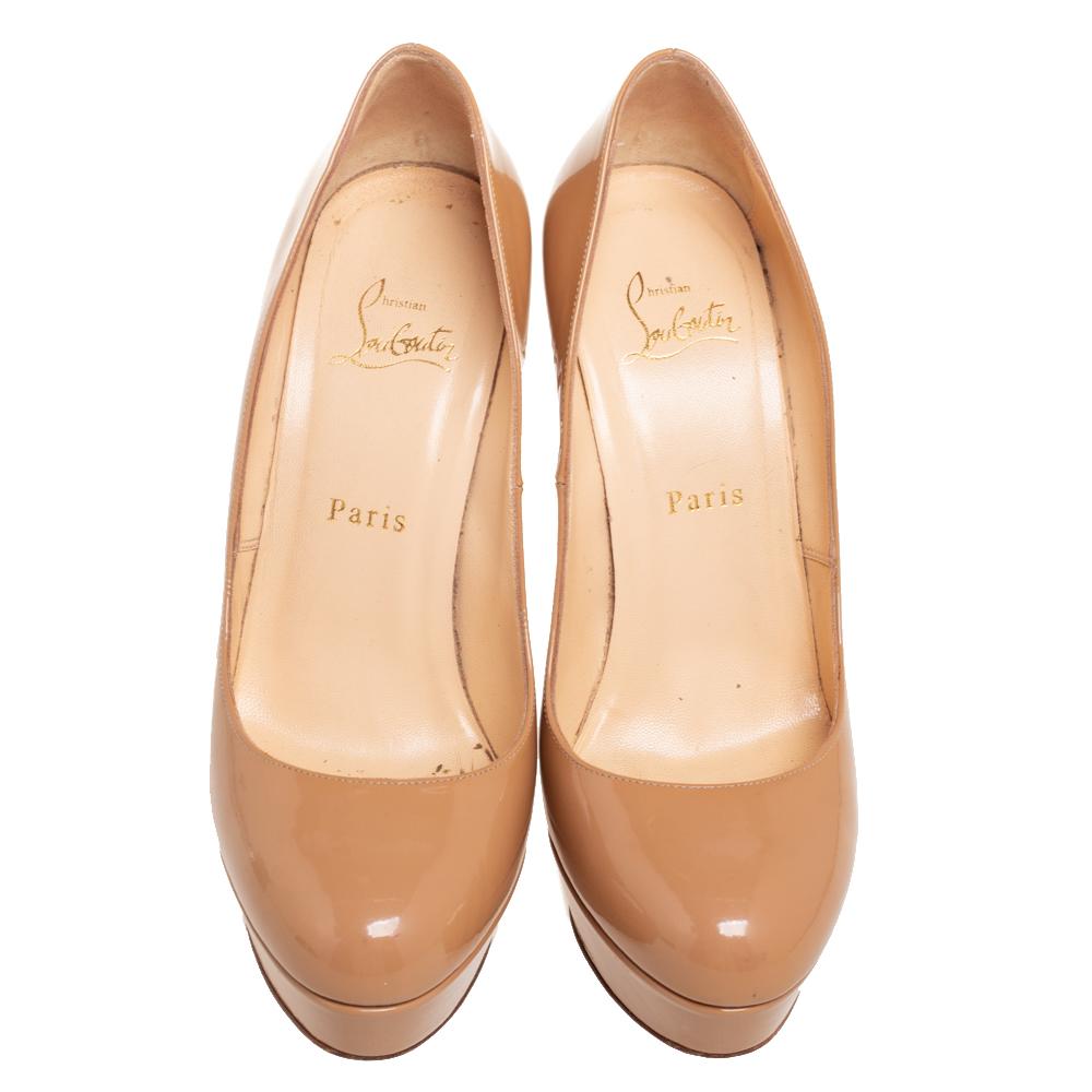 Women's Christian Louboutin Beige Patent Leather Bianca Pumps Size 38.5 For Sale