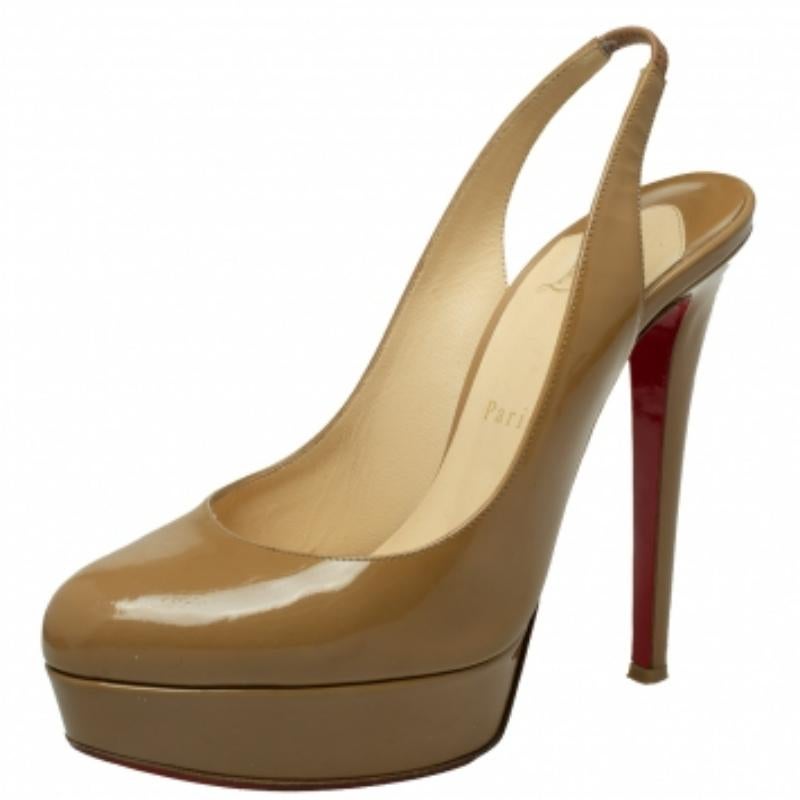 Every shoe collection needs a pair of ageless pumps as enchanting as this one from Christian Louboutin. Made from patent leather in a beige hue, these pumps flaunt almond toes leading to a sleek arch that ends on a high note with 13.5 cm stiletto