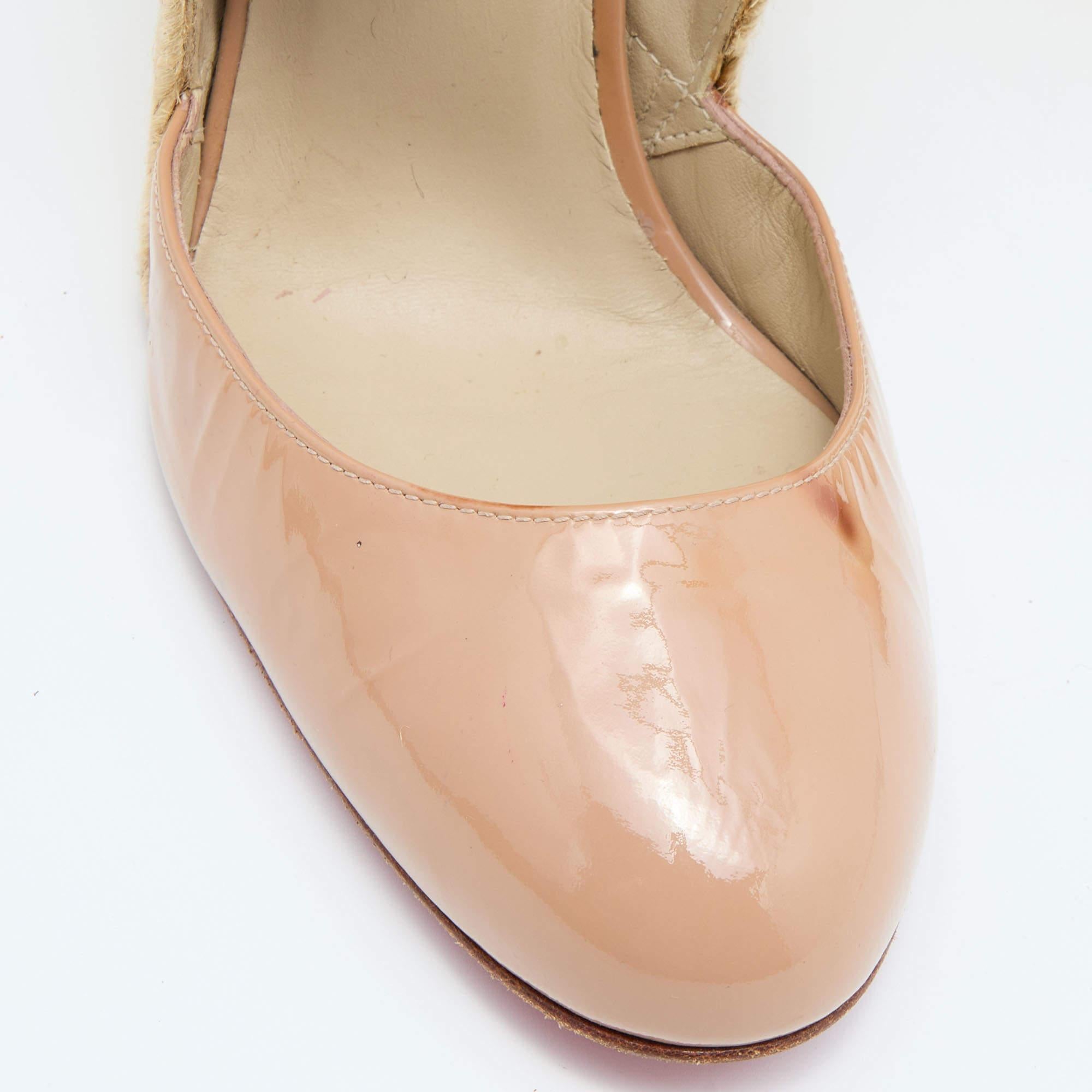 Beige Christian Louboutin Escarpins Cordocou en cuir verni beige Taille 38 en vente