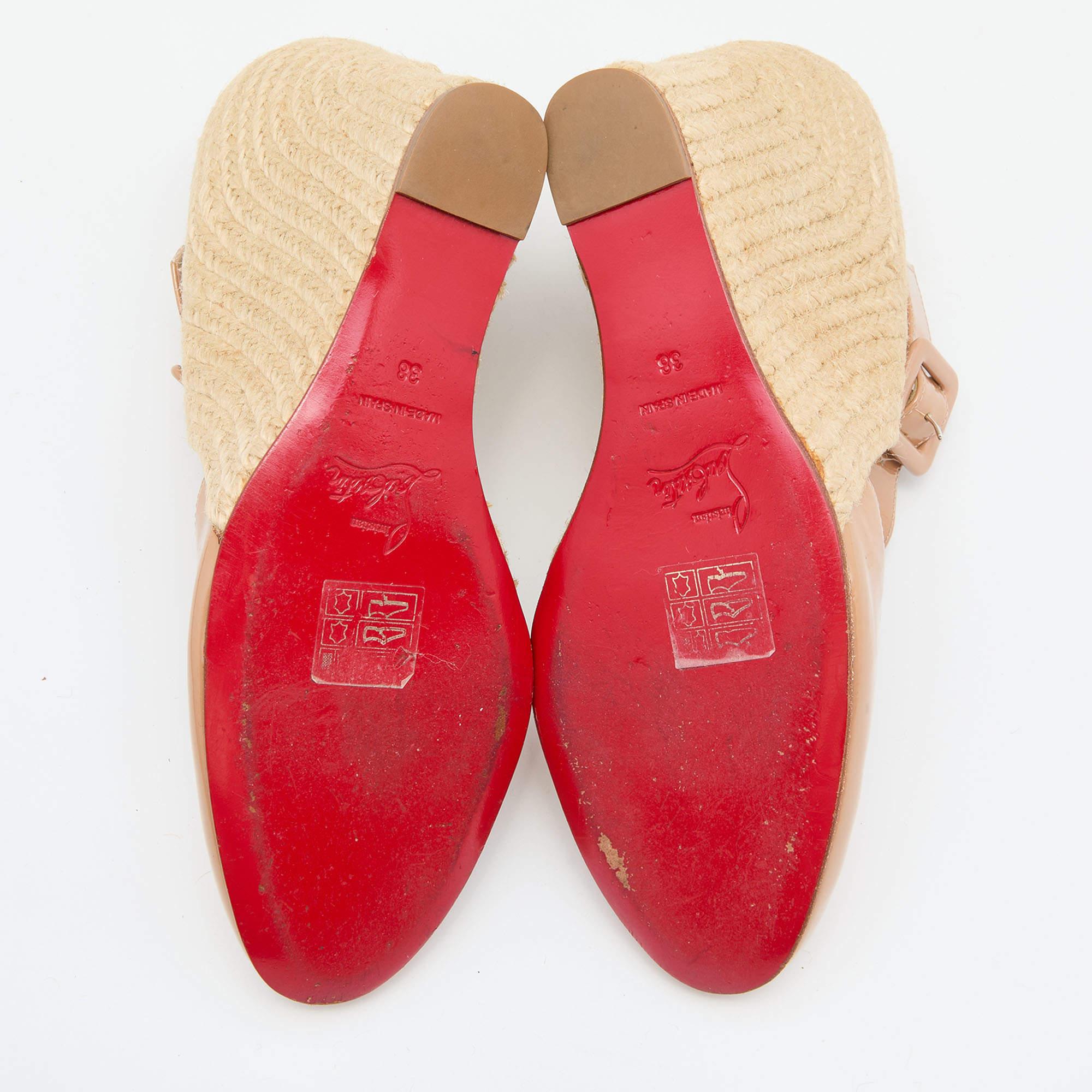 Christian Louboutin Escarpins Cordocou en cuir verni beige Taille 38 en vente 4