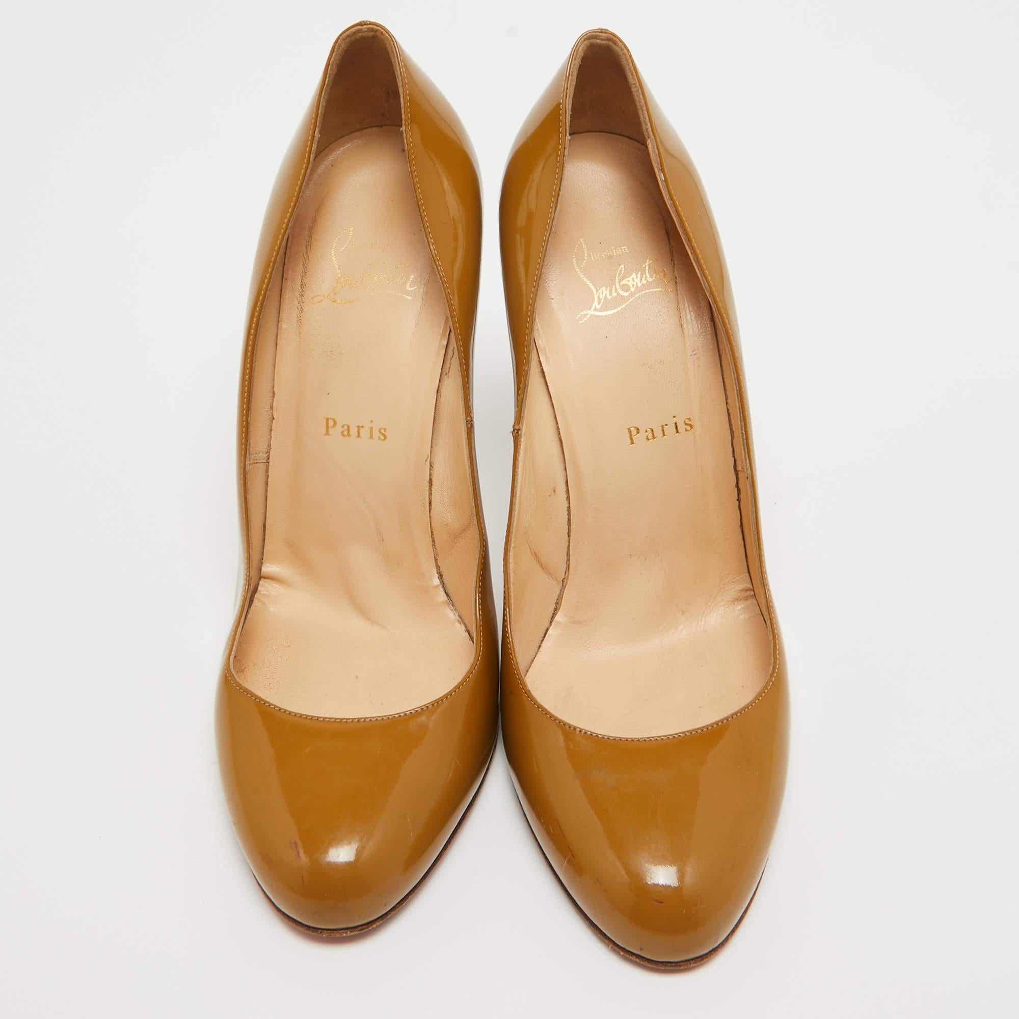 Beige Christian Louboutin Pumps Fifi in pelle verniciata beige misura 39.5 in vendita
