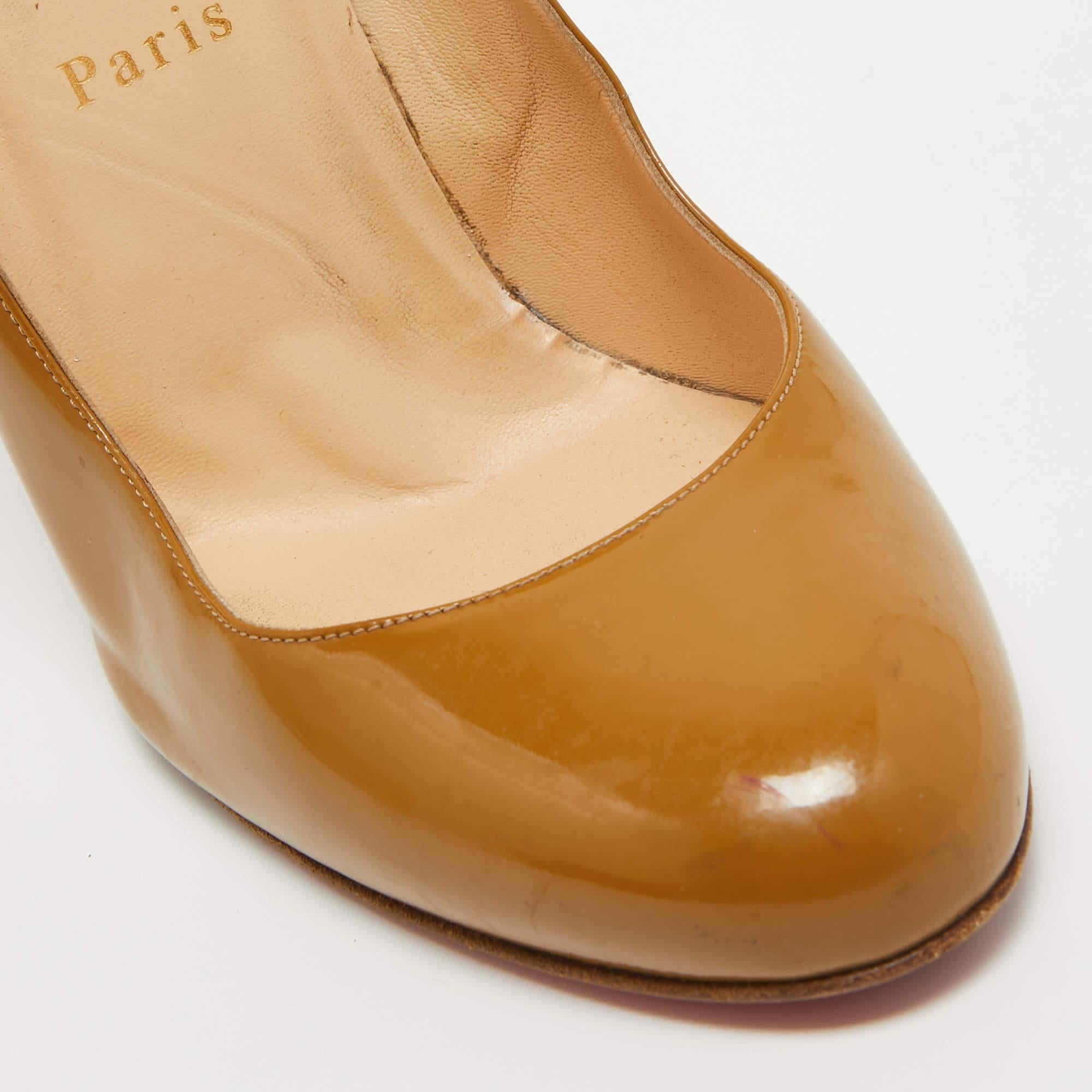 Christian Louboutin Pumps Fifi in pelle verniciata beige misura 39.5 in vendita 2