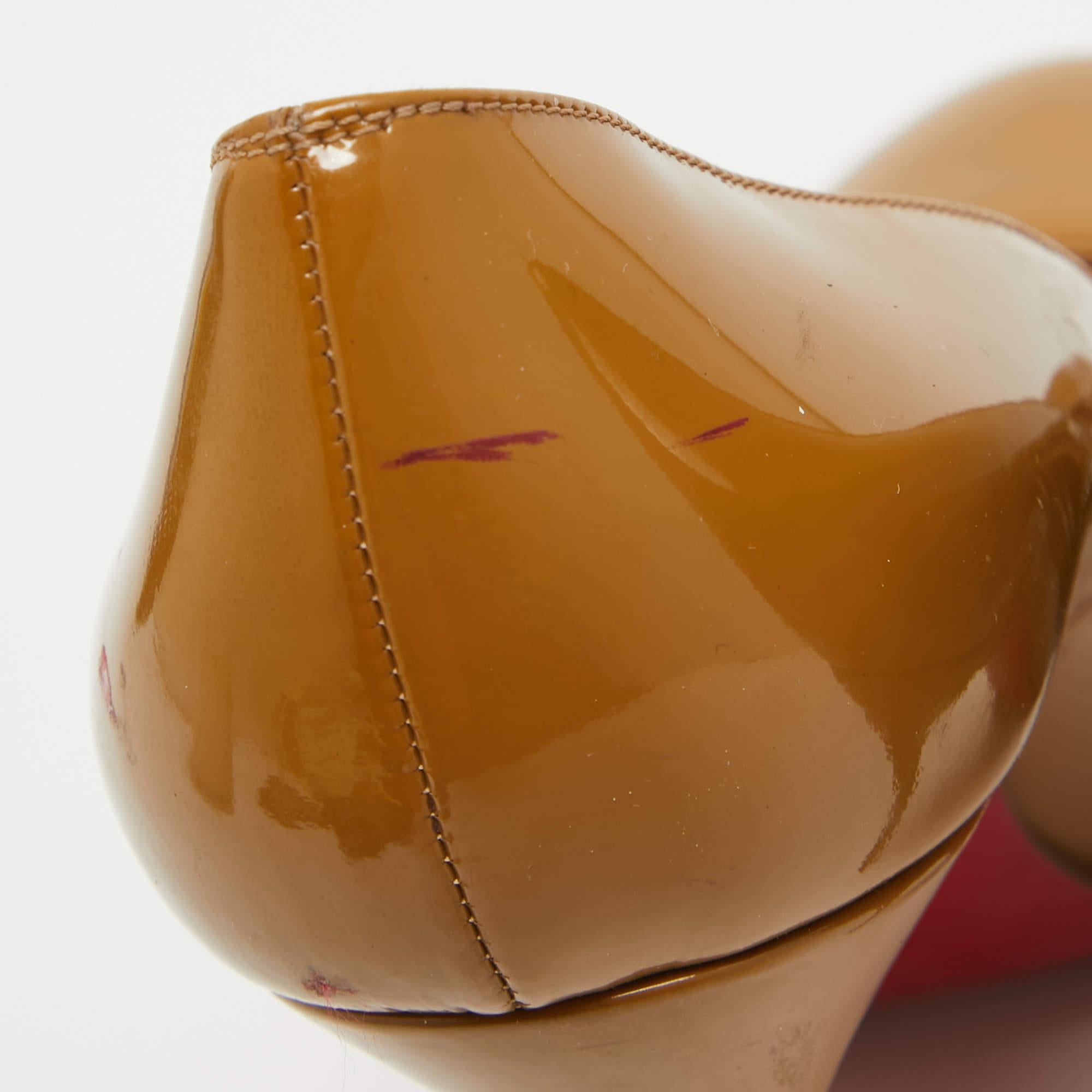Christian Louboutin Pumps Fifi in pelle verniciata beige misura 39.5 in vendita 3