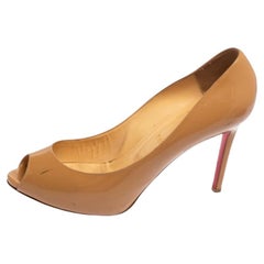 Christian Louboutin escarpins Flo Pee Toe en cuir verni beige, taille 40,5