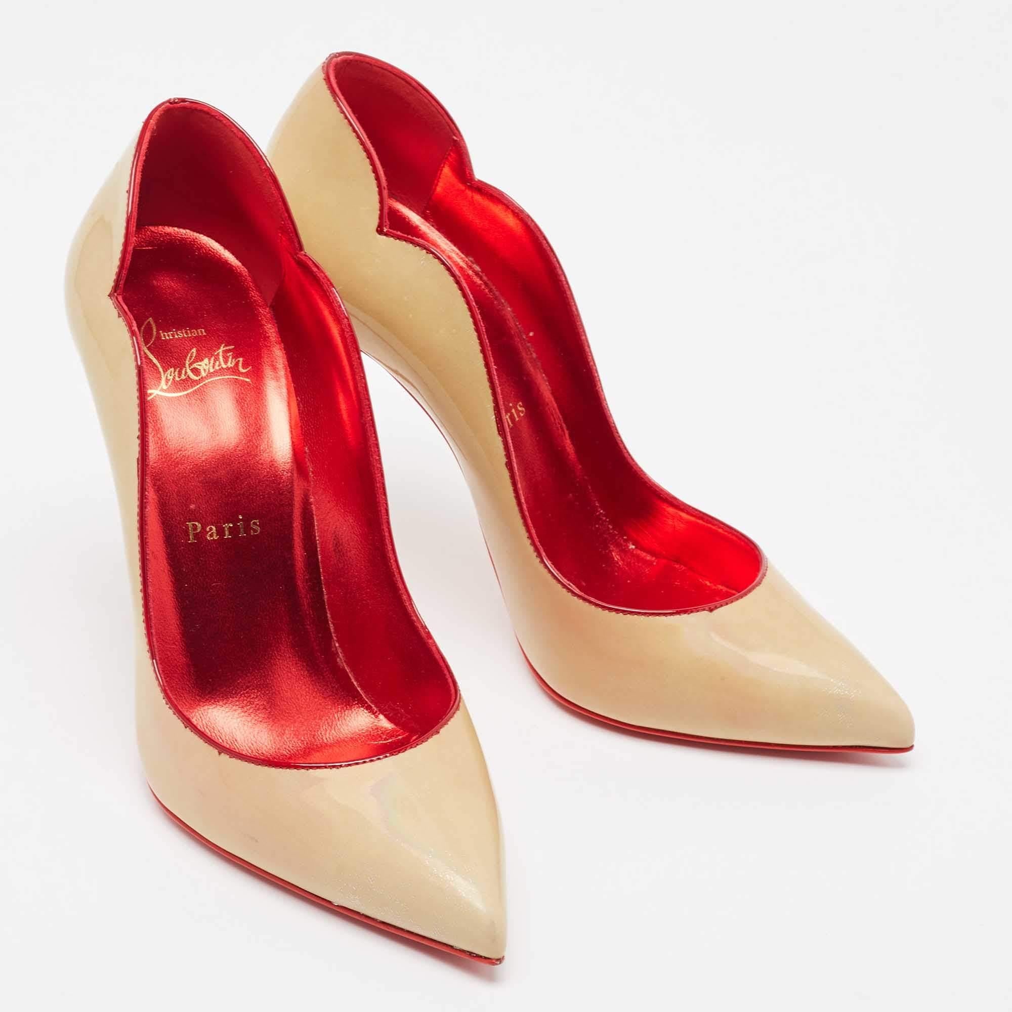 Christian Louboutin Beige Patent Leather Hot Chick Pumps Size 37.5 In New Condition For Sale In Dubai, Al Qouz 2