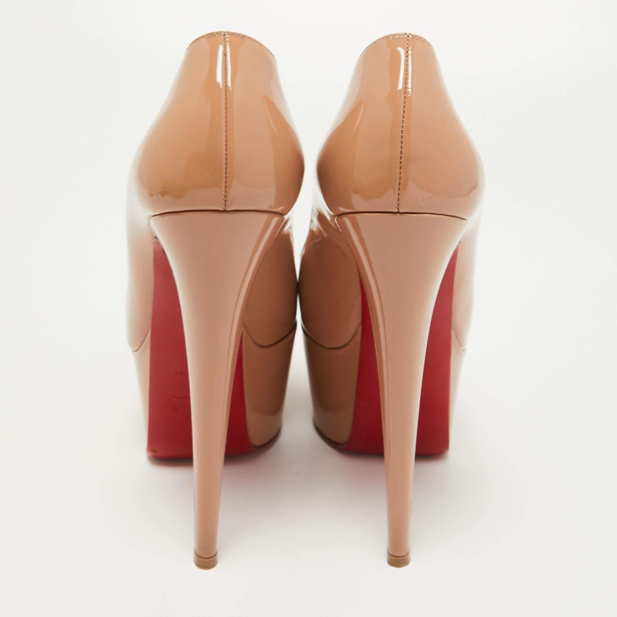 Beige Christian Louboutin - Escarpins à plateforme Jamie en cuir verni beige, taille 38,5