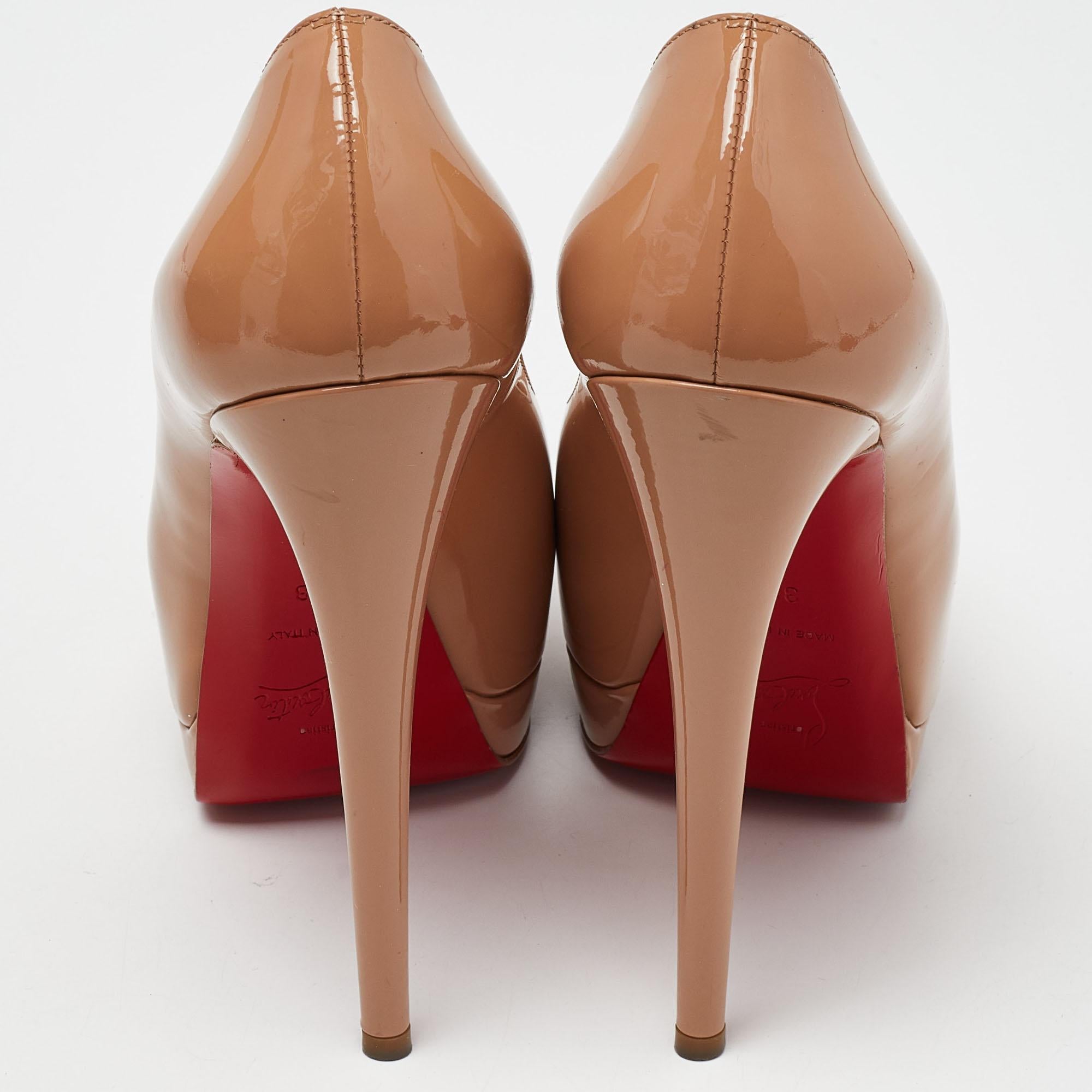 De las mujeres Christian Louboutin Bombas de plataforma Lady Peep de charol beige Tamaño 38