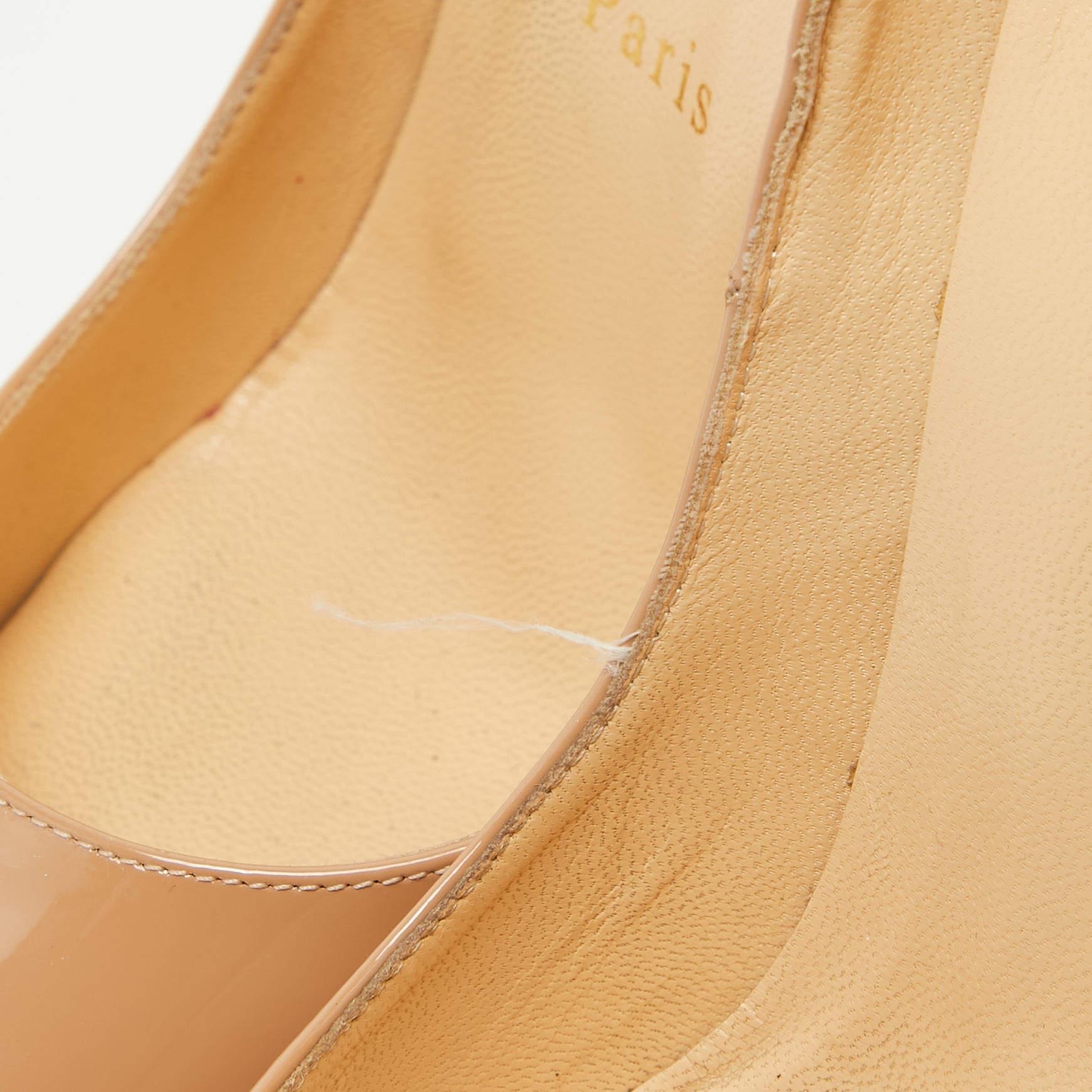 Christian Louboutin - Escarpins à bout ouvert en cuir verni beige, taille 38 3