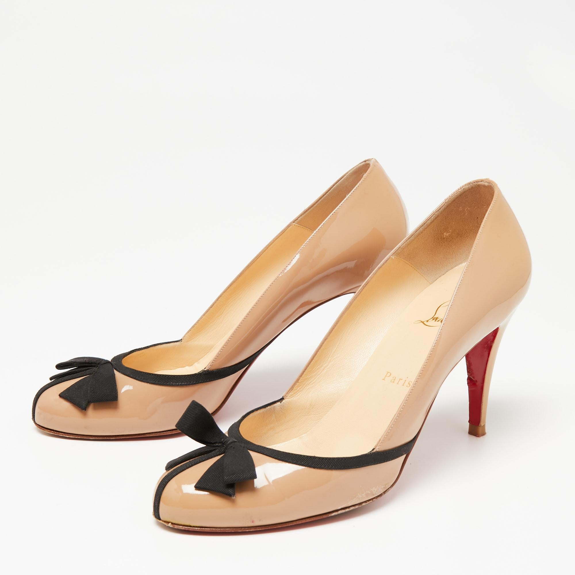 Women's Christian Louboutin Beige Patent Leather Lavalliere Pumps Size 39.5 For Sale
