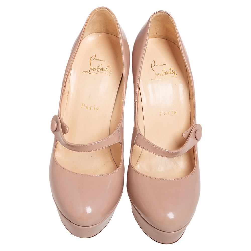 This elegant and chic pair of platform pumps coming from Christian Louboutin are perfectly set for modern ladies. It is crafted from beige patent leather, featuring beautiful almond toes. This pair is accentuated with a button on the Mary Jane