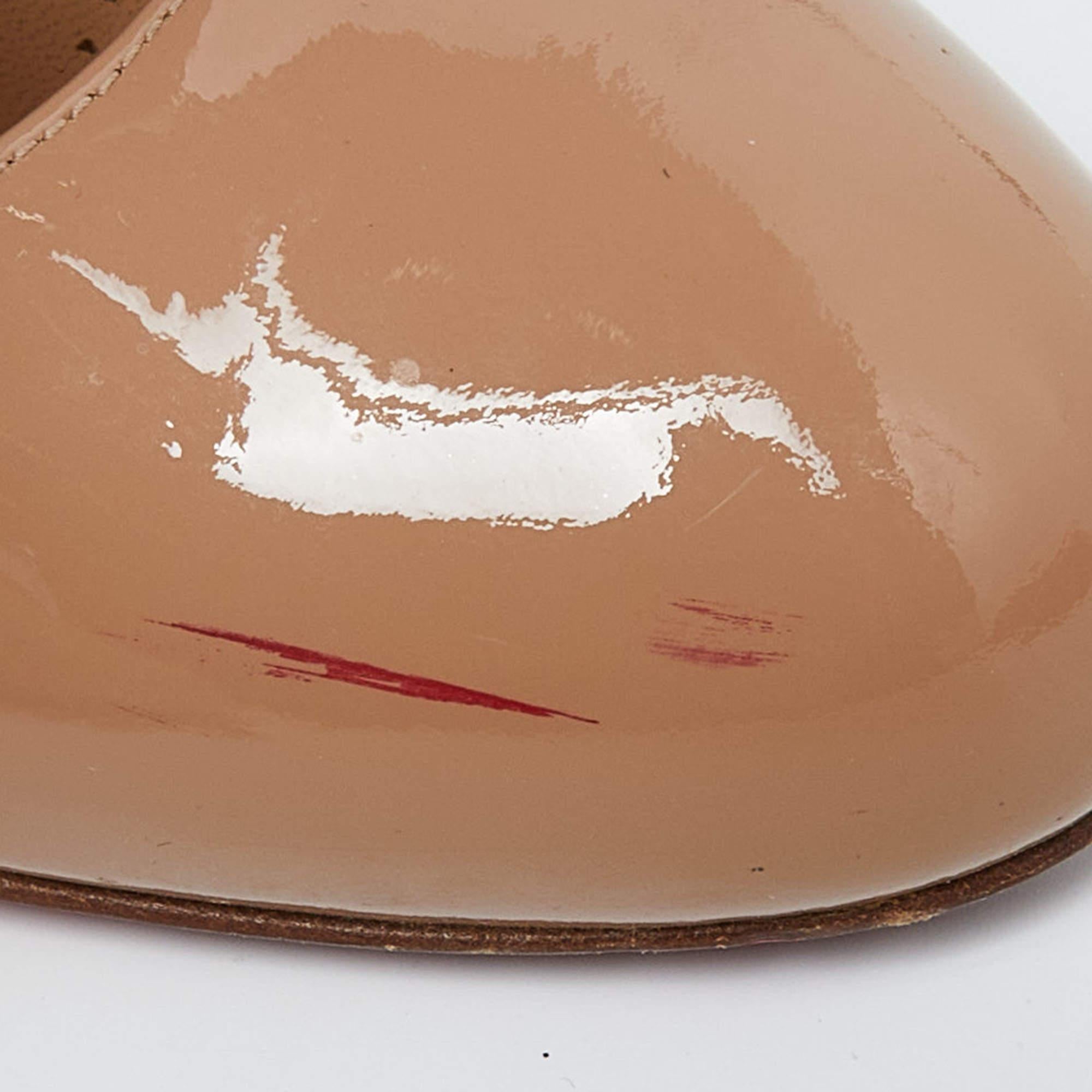 Christian Louboutin Escarpins à plateforme simples beiges, neuves, taille 39,5 en vente 3