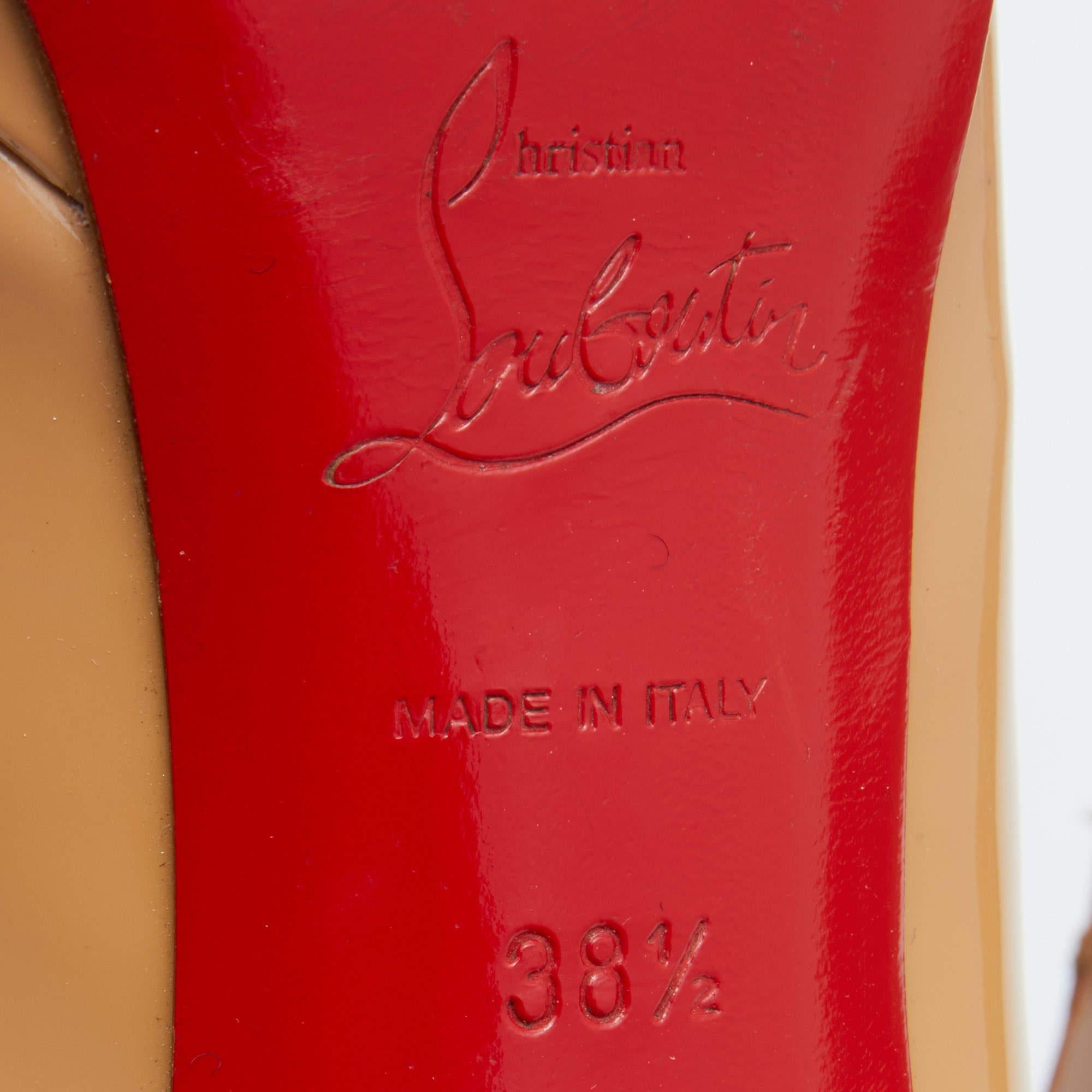 Christian Louboutin Escarpins simples beiges en cuir verni, Neuf, Taille 38.5 en vente 3