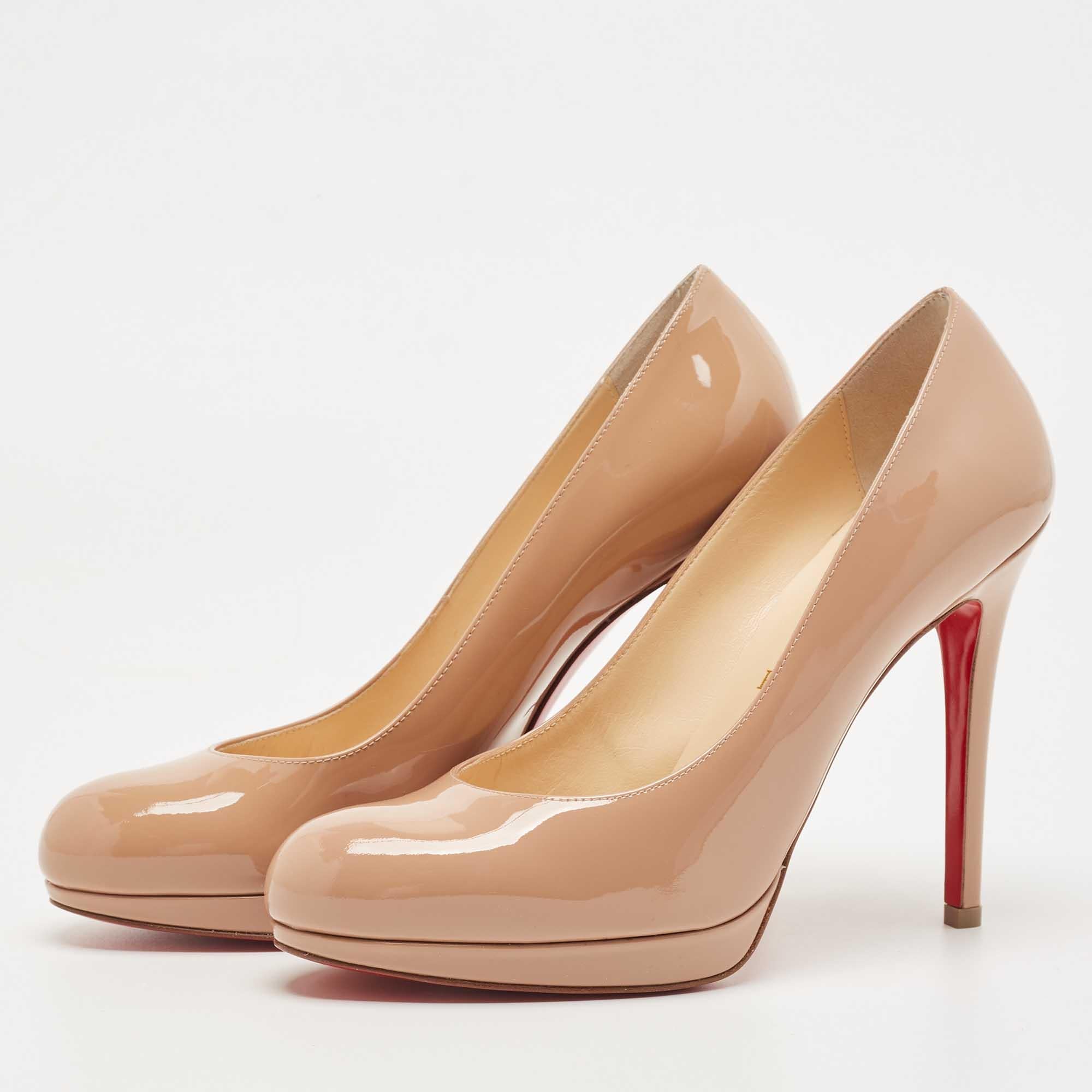 Exuding femininity and elegance, these pumps feature a chic silhouette with an attractive design. You can wear these Christian Louboutin pumps for a stylish look.

