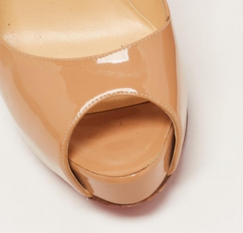 De las mujeres Christian Louboutin Bombas de charol beige nuevo Very Prive Talla 37.5 en venta