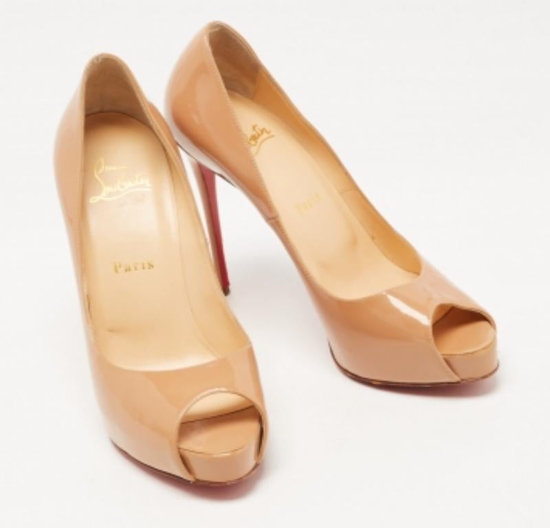 Christian Louboutin Bombas de charol beige nuevo Very Prive Talla 37.5 en venta 1