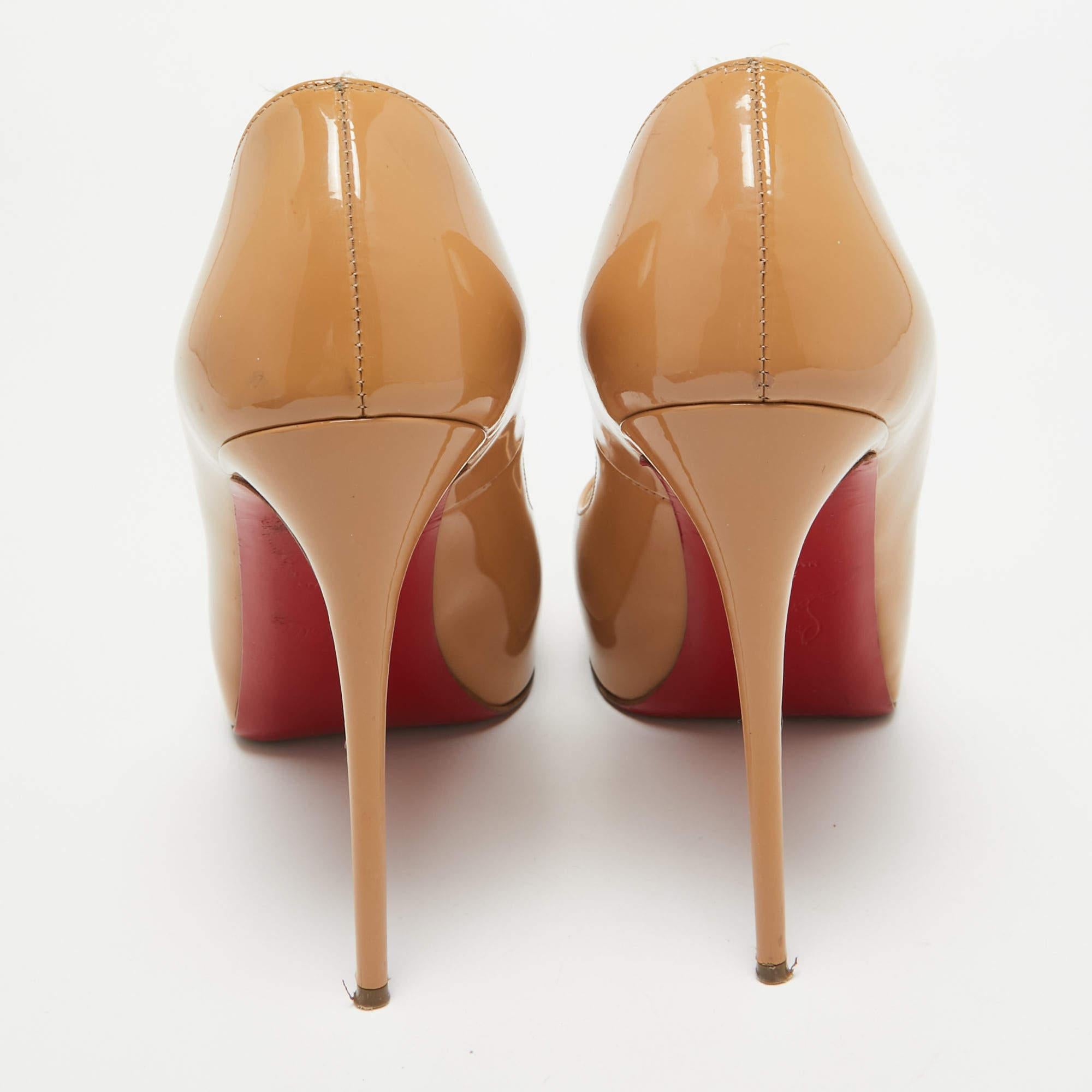 Christian Louboutin Escarpins très prisés en cuir verni beige, neufs, taille 38 Pour femmes 