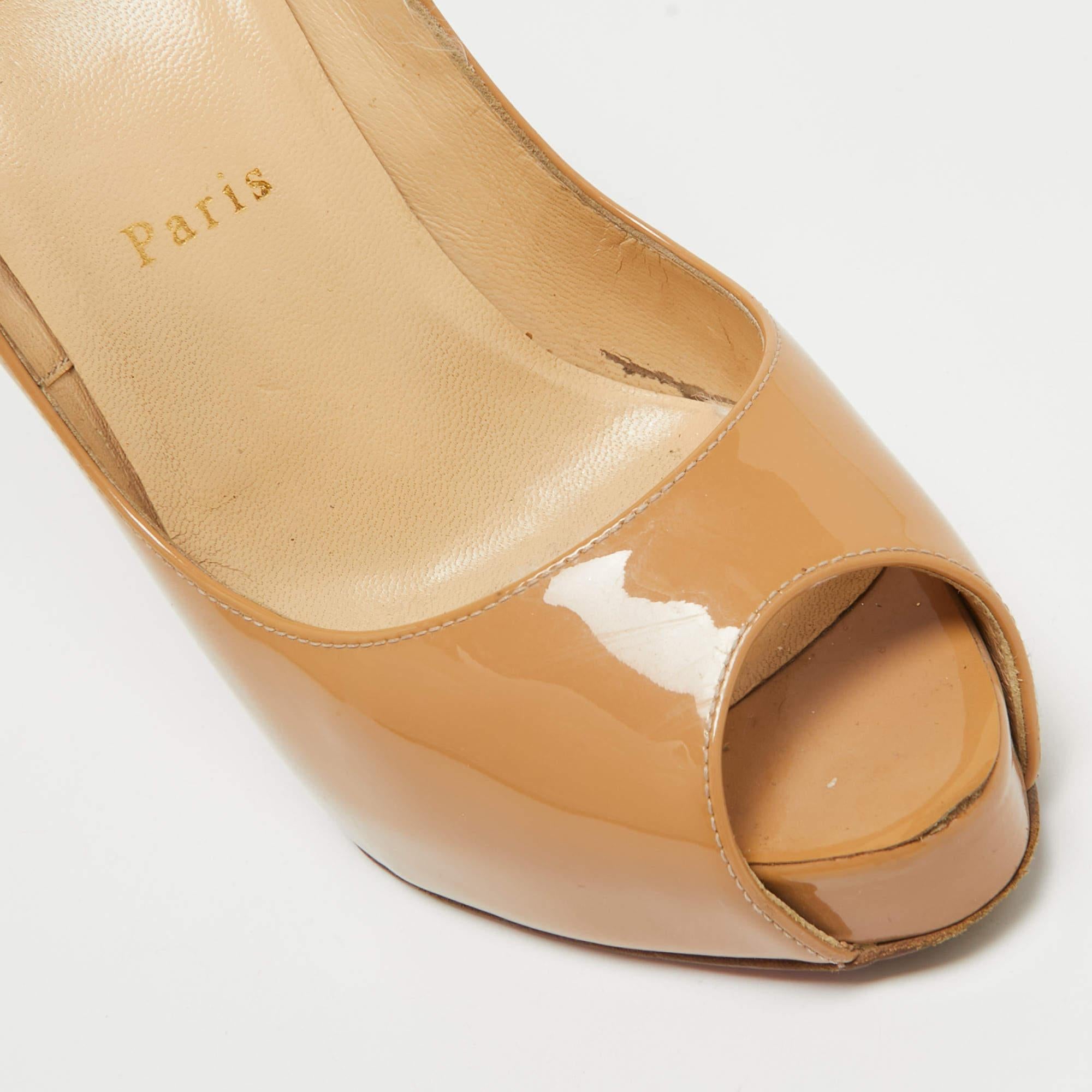 Christian Louboutin Escarpins très prisés en cuir verni beige, neufs, taille 38 2