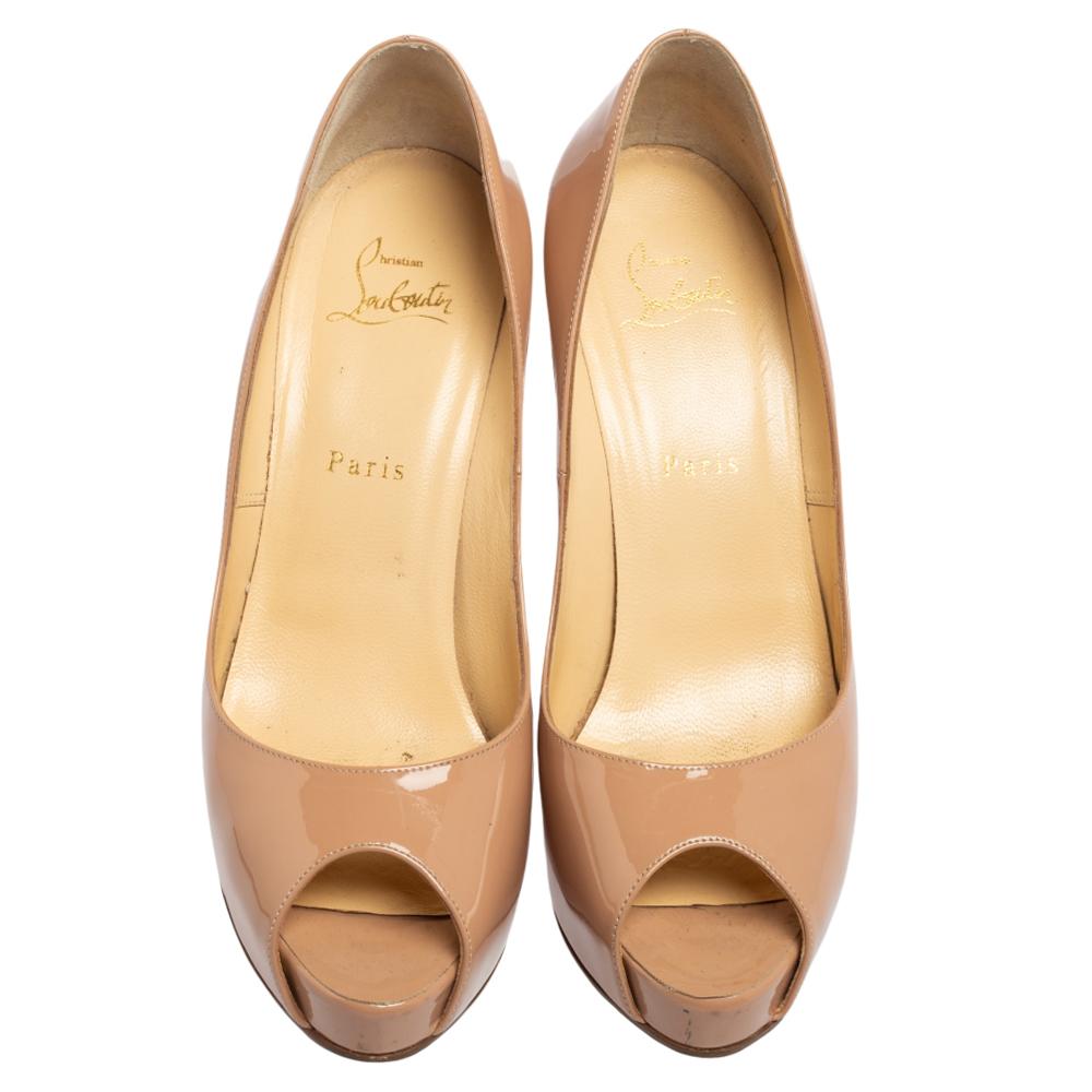 Christian Louboutin Beige Patent Leather New Very Prive Pumps Size 40 In Good Condition In Dubai, Al Qouz 2