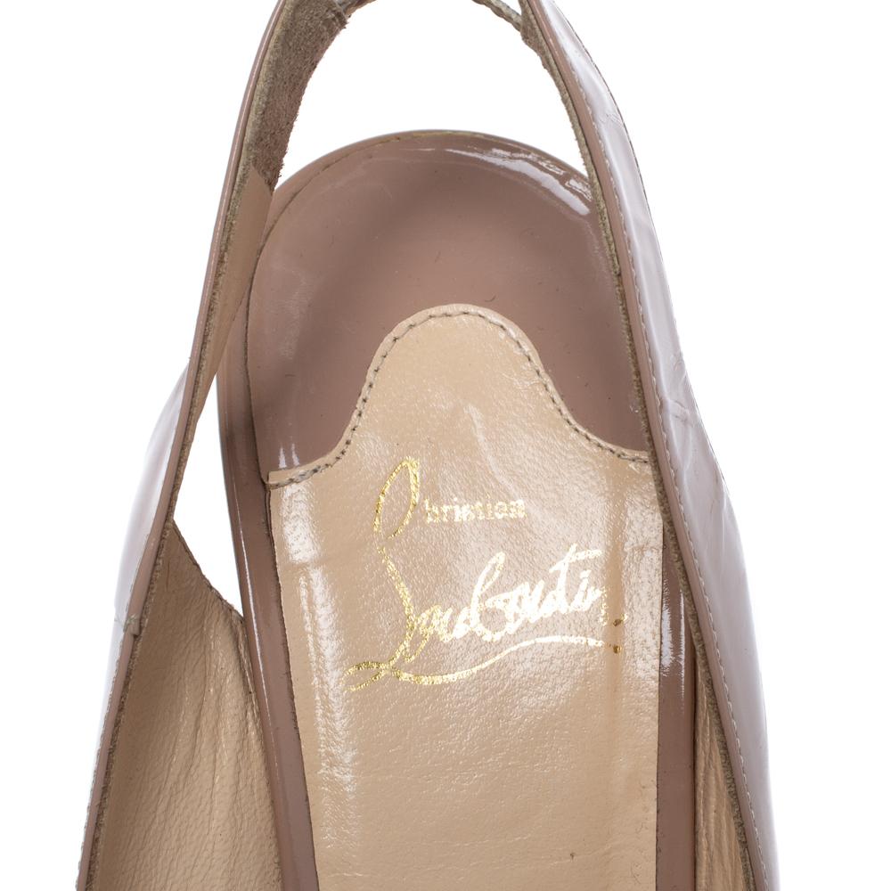 Christian Louboutin Beige Patent Leather Peep Toe Marpoil Wedge Sandals Size 38 In Good Condition In Dubai, Al Qouz 2