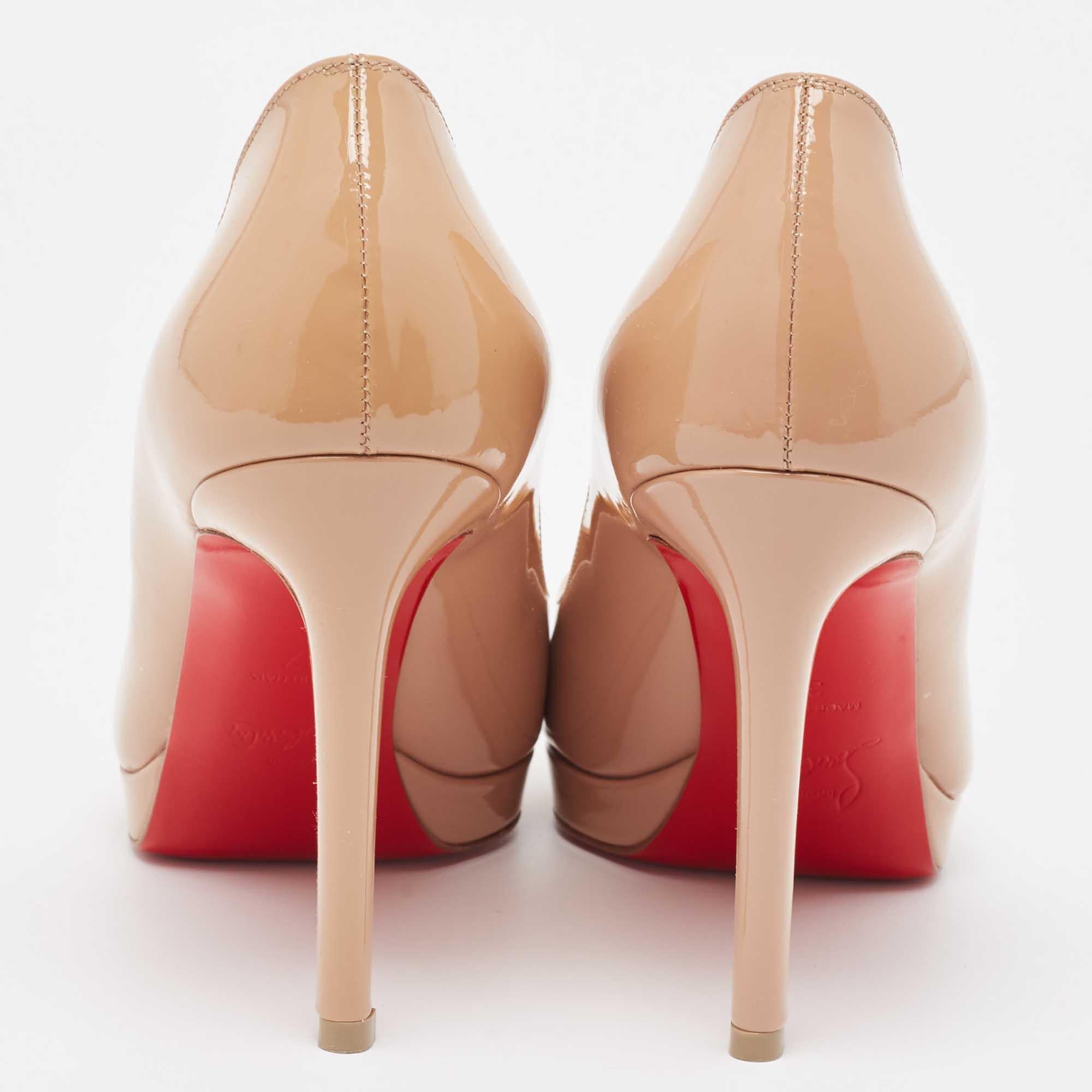 Women's Christian Louboutin Beige Patent Leather Pigalle Plato Pumps Size 37 For Sale