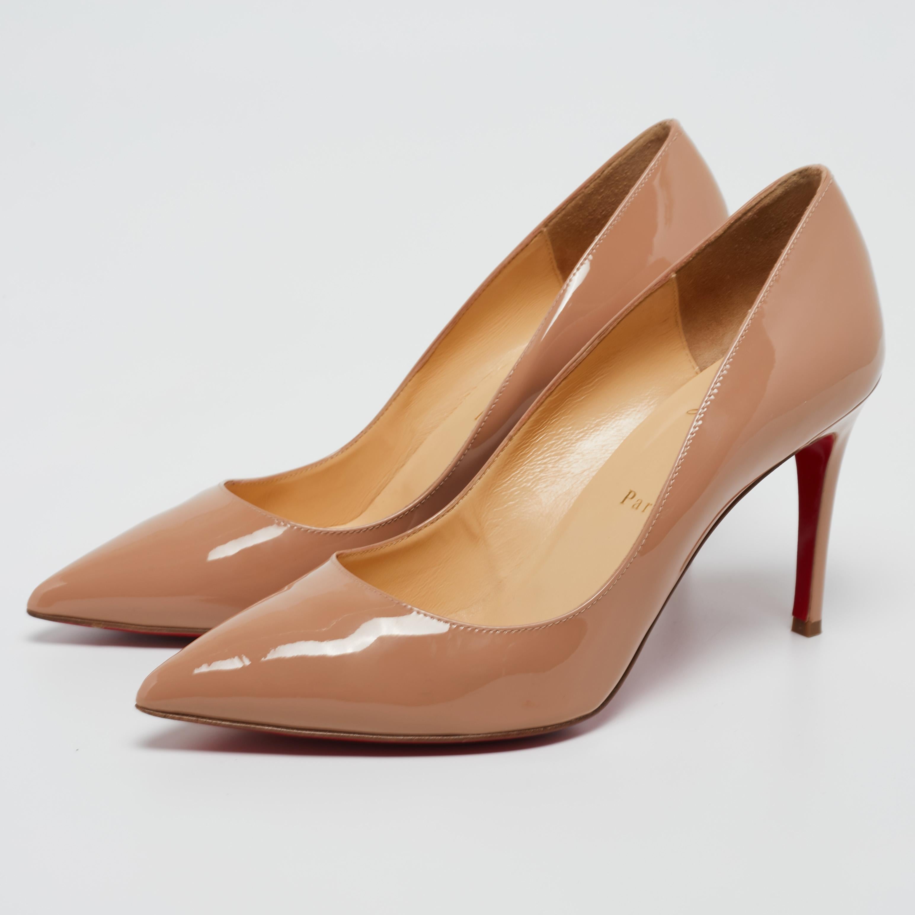 Invest in a classic pair of beige pumps by choosing this Christian Louboutin design. Crafted from patent leather, these pumps carry a sleek shape with pointed toes and 9 cm heels. Complete with the signature red soles, this pair embodies the fine