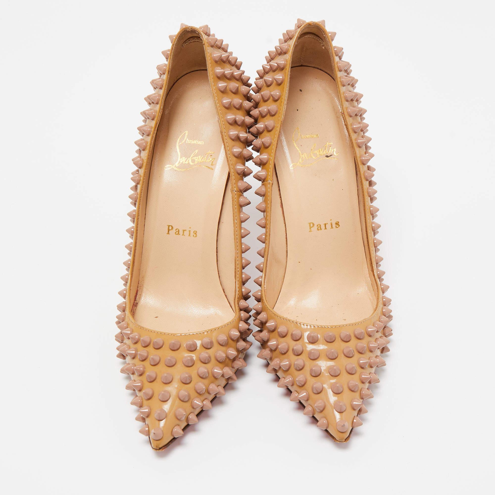 Women's Christian Louboutin Beige Patent Leather Pigalle Spikes Pumps Size 37 For Sale