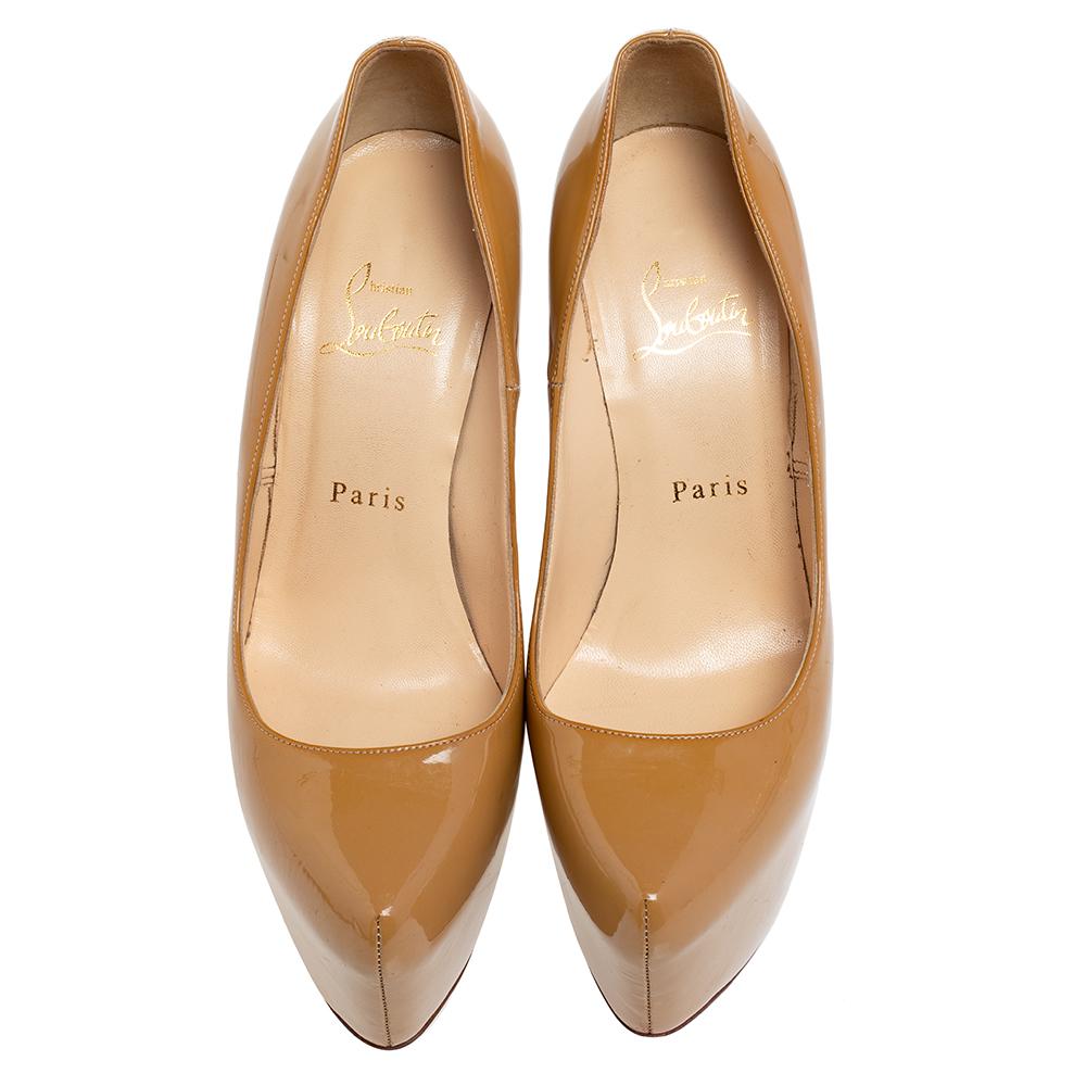 Wear these platform pumps to your next party and feel absolutely glamorous! The beige patent leather used on the exterior lends this piece a glossy finish. Made by Christian Louboutin, these pumps reflect the brand's skill and high-end style.