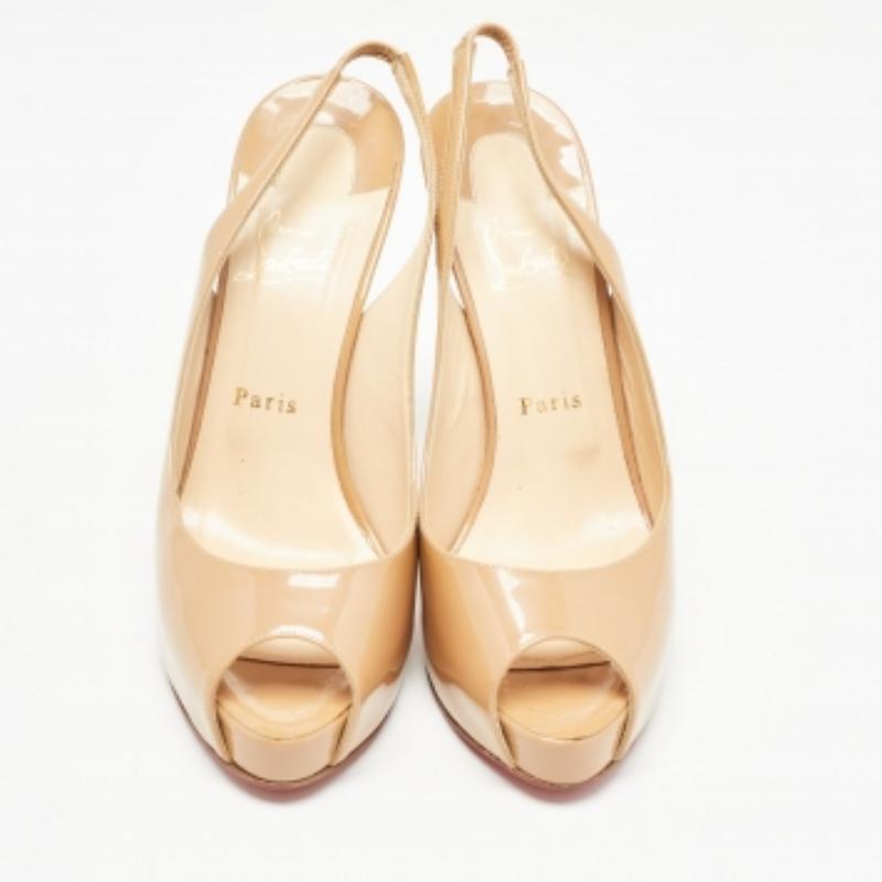 Christian Louboutin Bombas de charol beige Número privado Slingback Tamaño 40 en venta 2