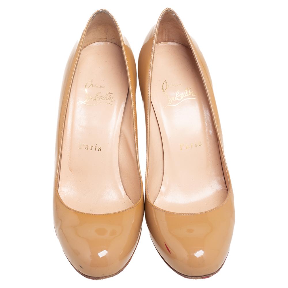 Women's Christian Louboutin Beige Patent Leather Ron Ron Pumps Size 37.5 For Sale