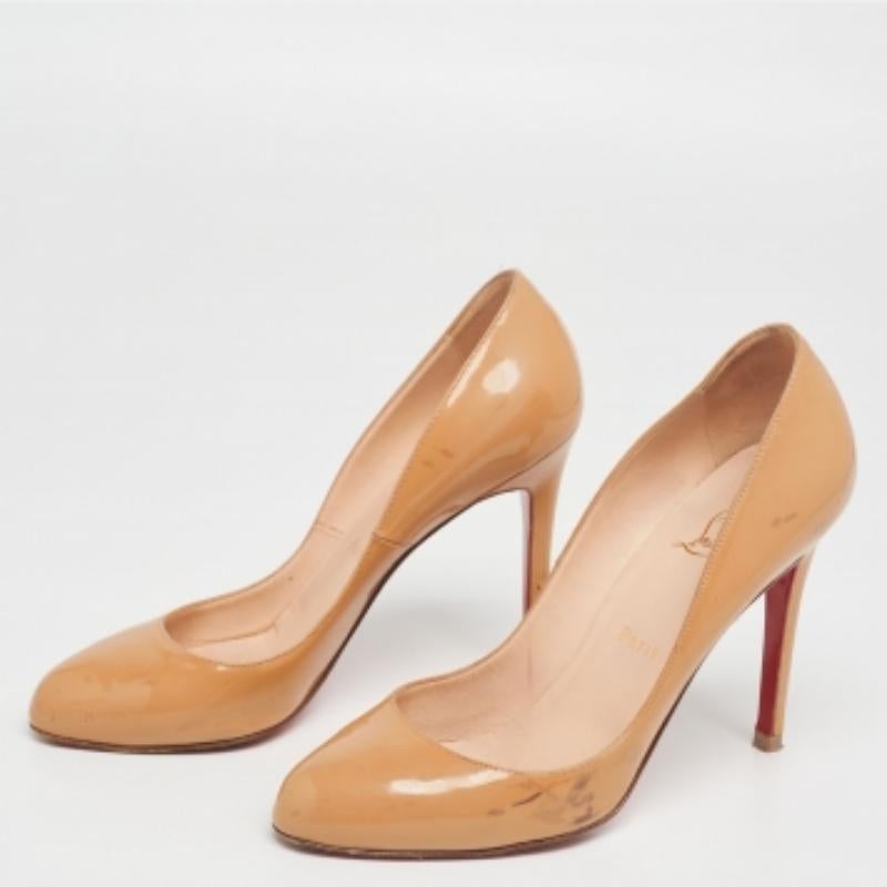 Christian Louboutin Beige Ron Pumps aus Lackleder Größe 39 im Zustand „Relativ gut“ in Dubai, Al Qouz 2