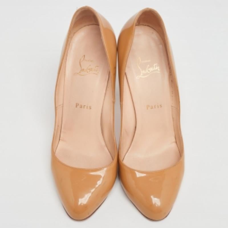 Christian Louboutin Beige Ron Pumps aus Lackleder Größe 39 Damen