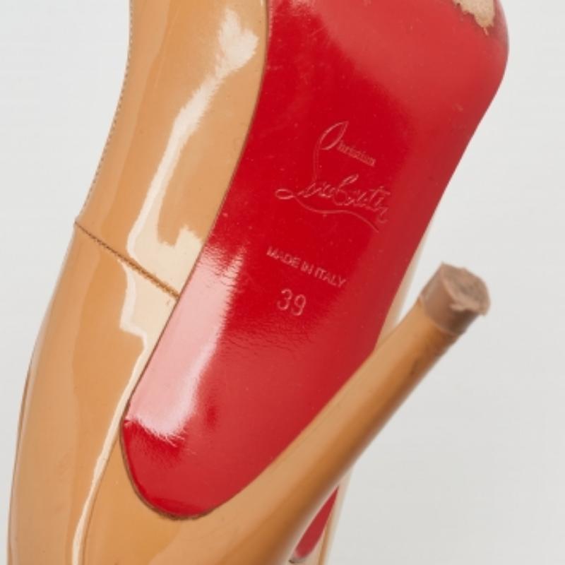 Christian Louboutin Beige Ron Pumps aus Lackleder Größe 39 2