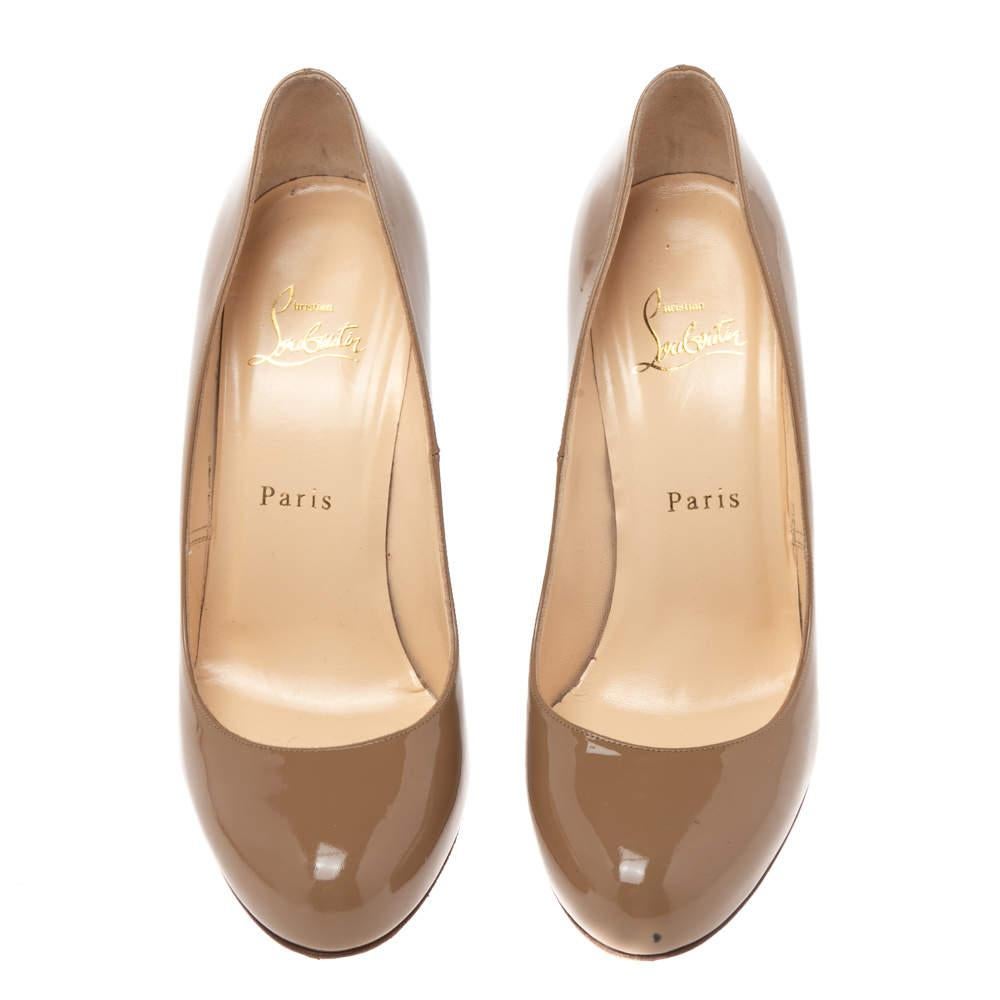 Elegant and praiseworthy, this pair of RonRon Zeppa Wedge pumps by Christian Louboutin is perfect for formals as well as casuals. Crafted with patent leather, they feature round toes and leather-lined insoles along with brand labeling. This pair is