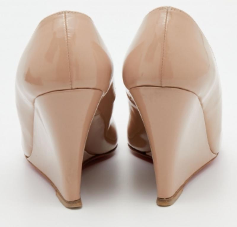Christian Louboutin Bombas de cuña RonRon Zeppa de charol beige talla 38.5 en venta 1