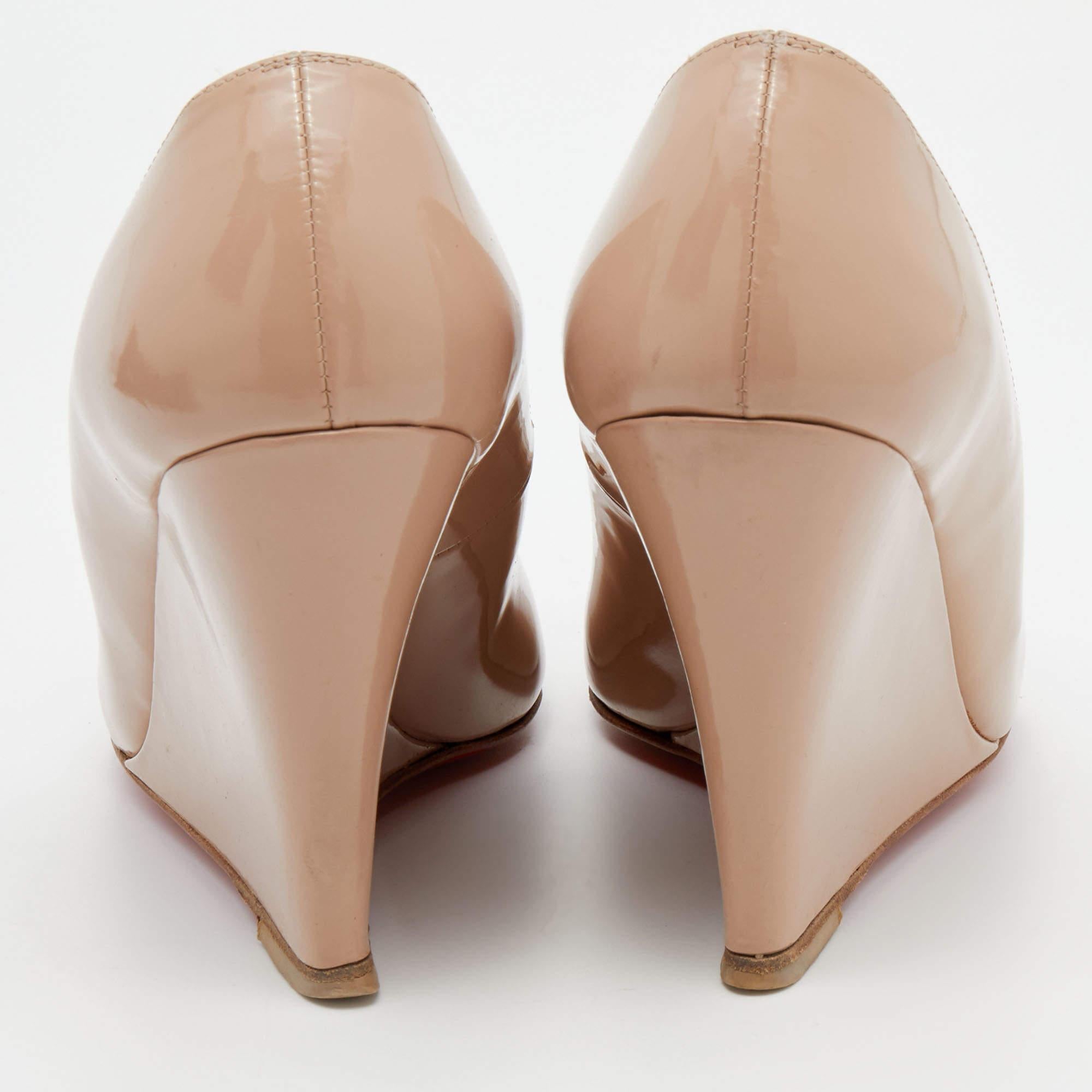 Christian Louboutin Beige Patent Leather RonRon Zeppa Wedge Pumps Size 38.5 For Sale 2