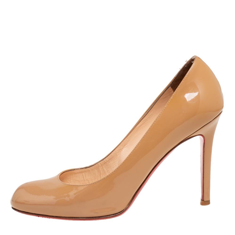 There are some shoes that stand the test of time and fashion cycles, these timeless Christian Louboutin Simple pumps are the one. Crafted from patent leather in a beige shade, they are designed with sleek cuts, round-toes, and tall heels.