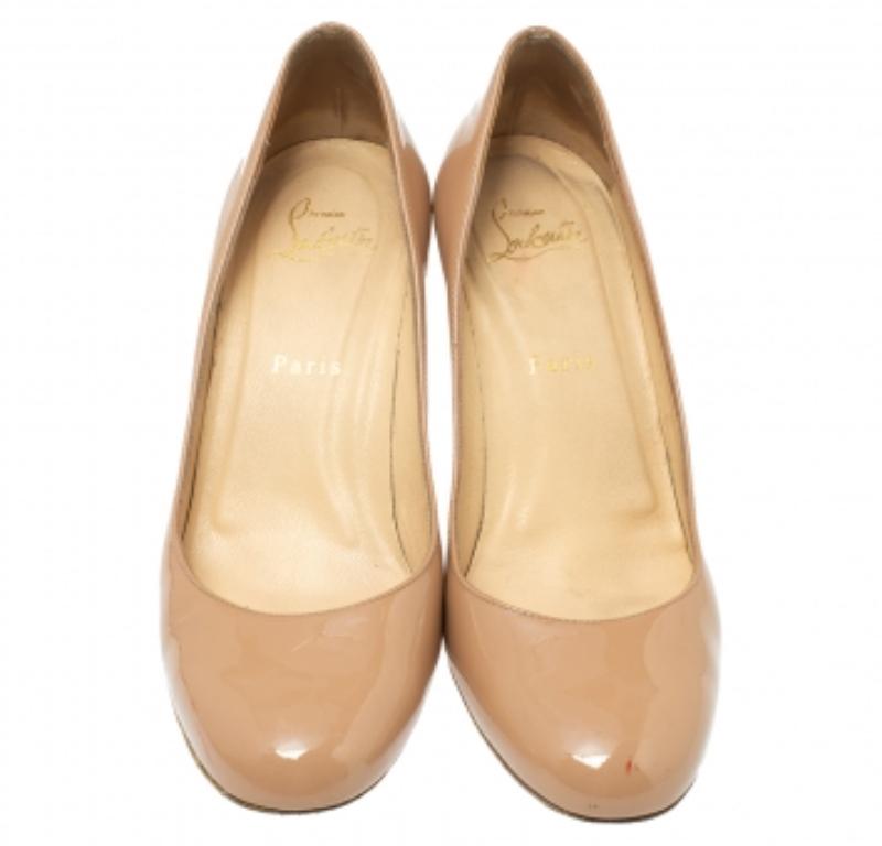 Christian Louboutin Beige Patent Leather Simple Pumps Size 37.5 In Good Condition For Sale In Dubai, Al Qouz 2