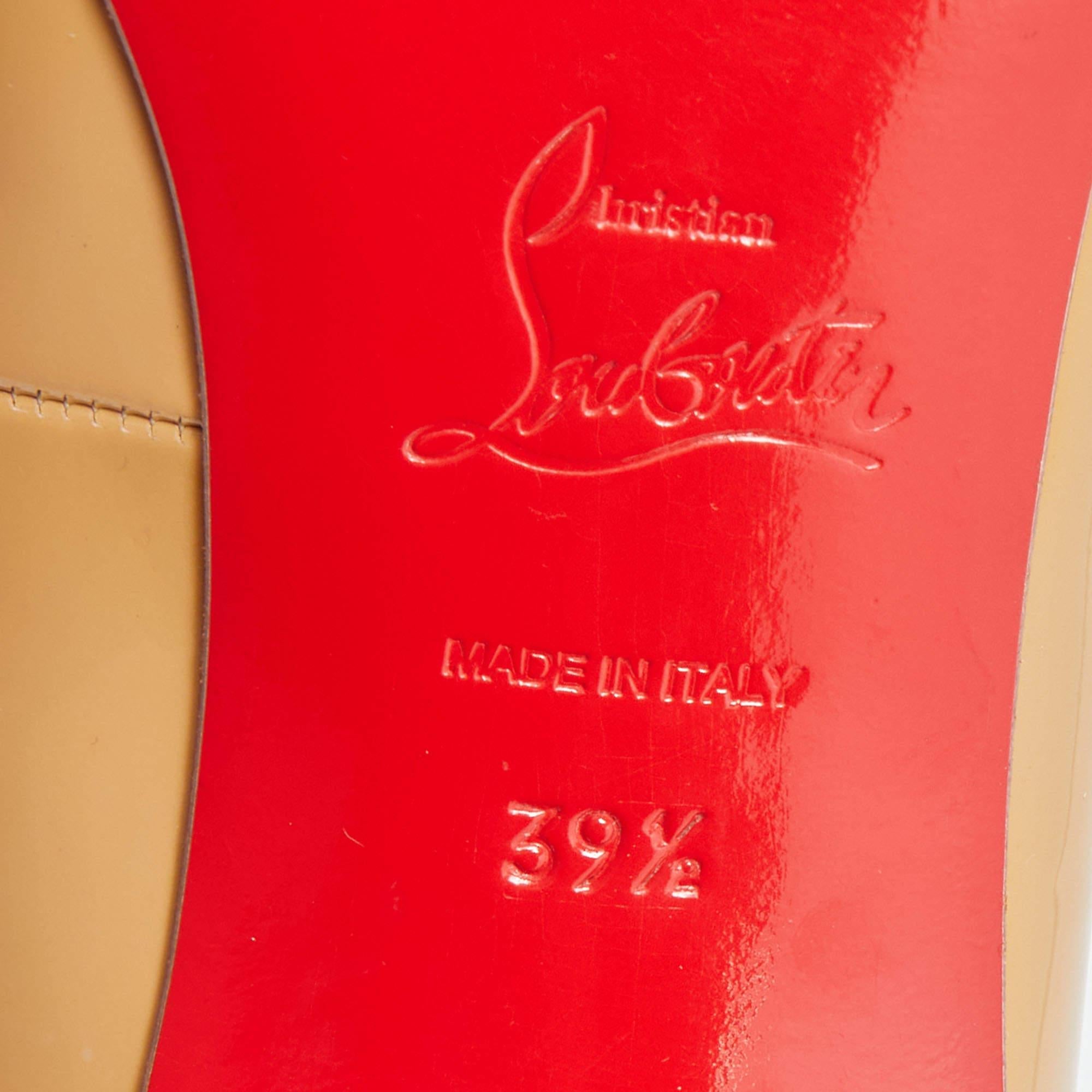 Christian Louboutin escarpins simples en cuir verni beige, taille 39,5 en vente 3