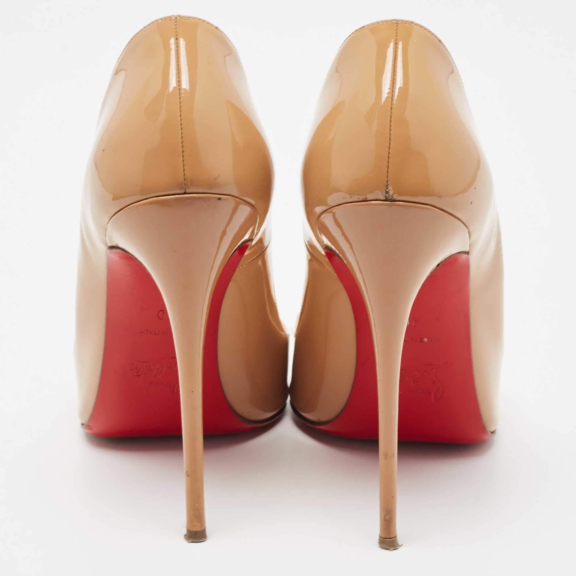 Christian Louboutin So Kate Pumps aus Lackleder in Beige, Größe 40 im Angebot 1