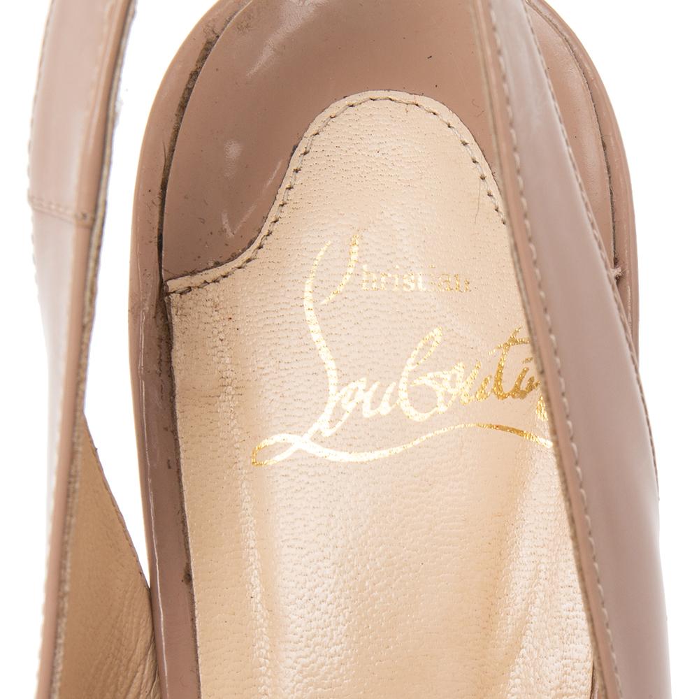 Christian Louboutin Sandali Soso in pelle verniciata beige misura 38 In condizioni buone a Dubai, Al Qouz 2