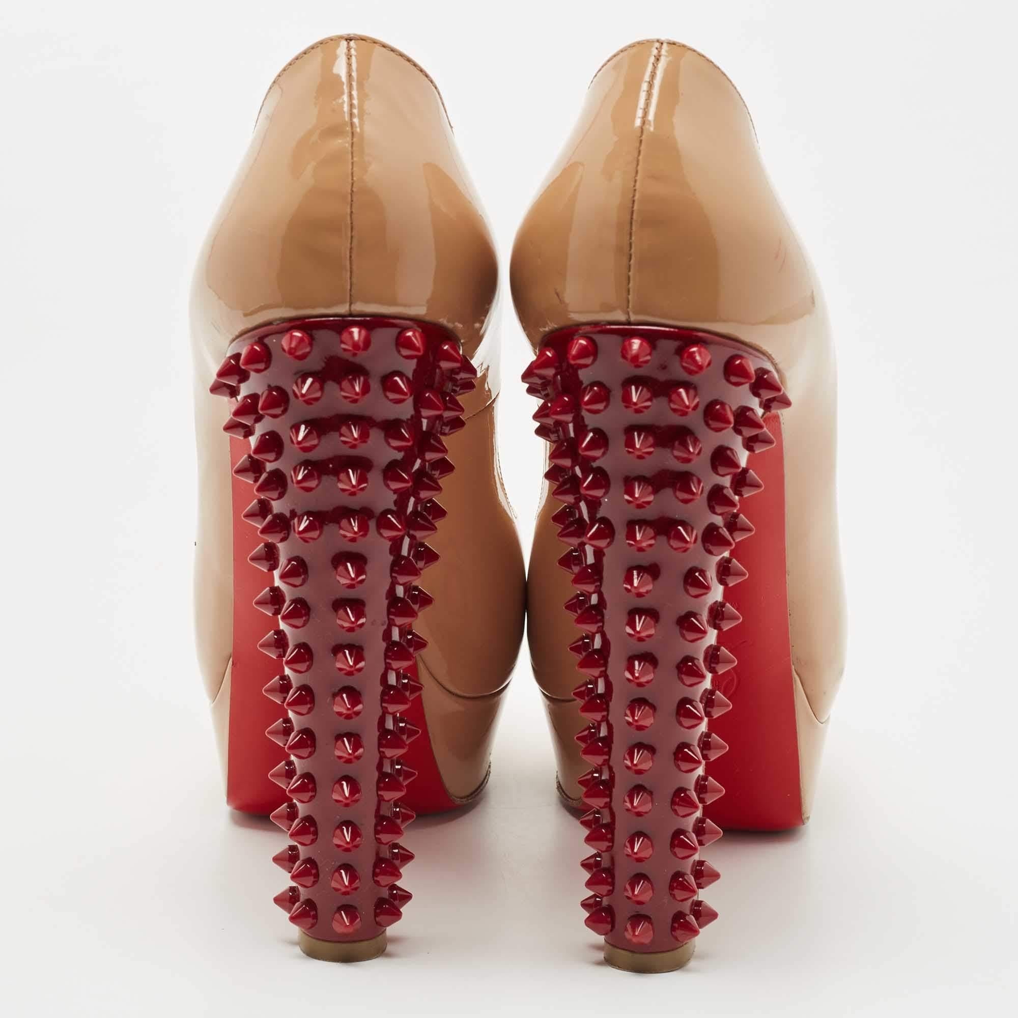 Christian Louboutin Beige Patent Leather Taclou Spikes Pumps Size 40.5 For Sale 1