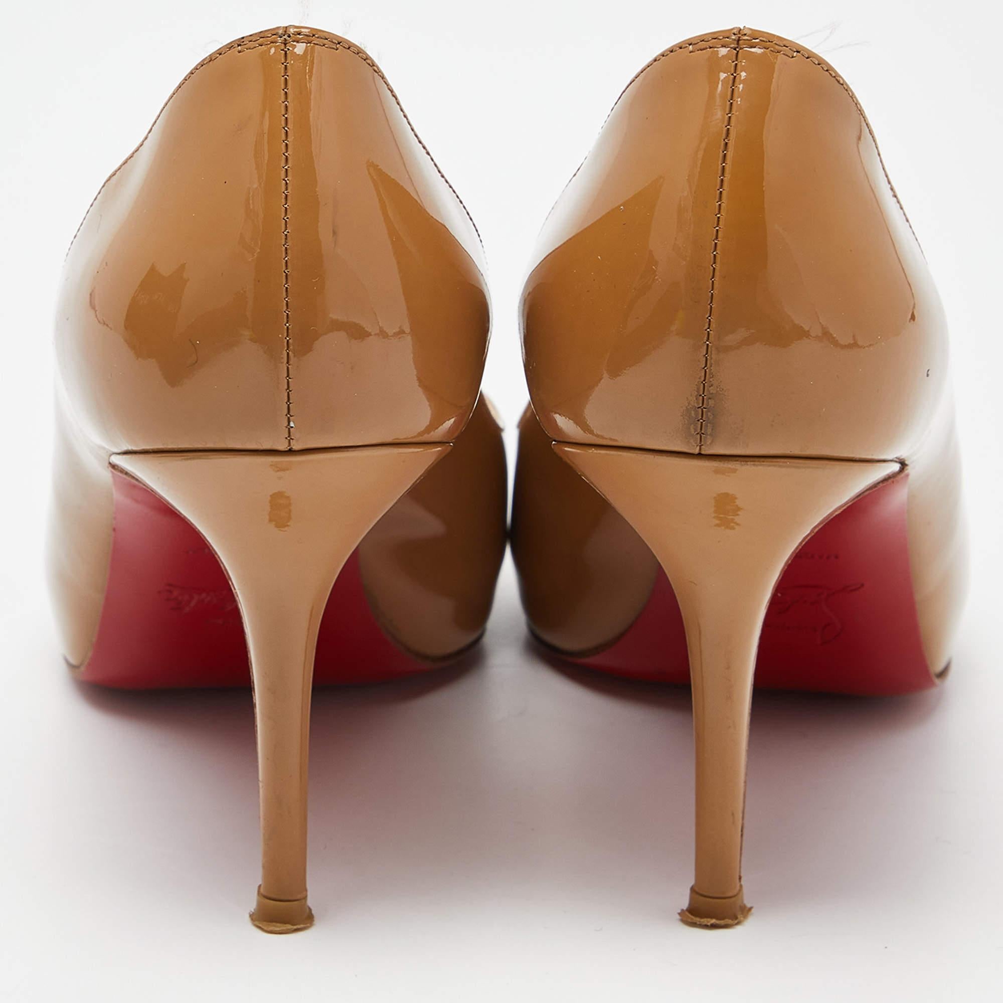 Christian Louboutin Beige Patent Leather Very Prive Pumps Taglia 38 in vendita 1